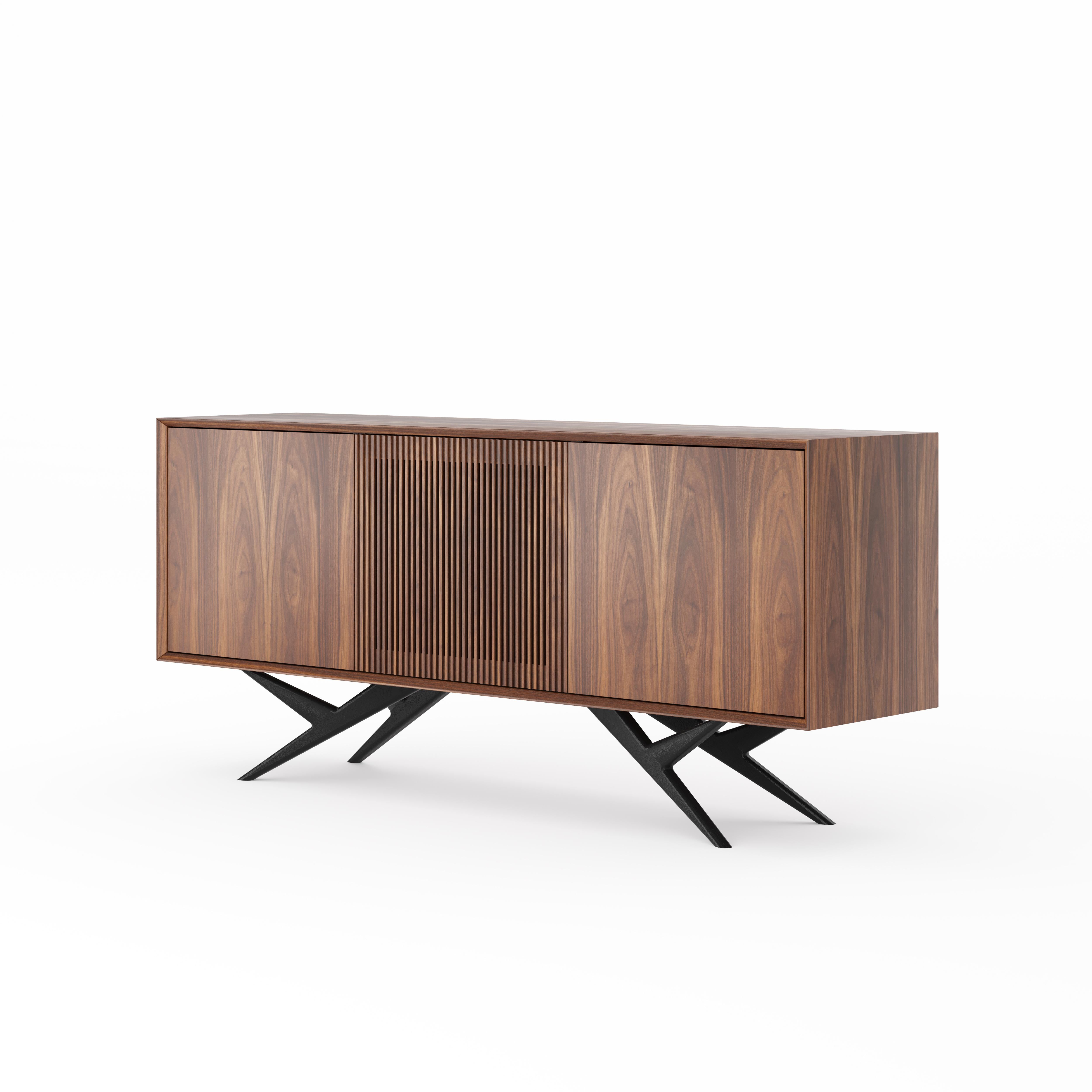 Polacco Credenza in noce americano con anta a doghe e base organica nera, metà del secolo scorso in vendita