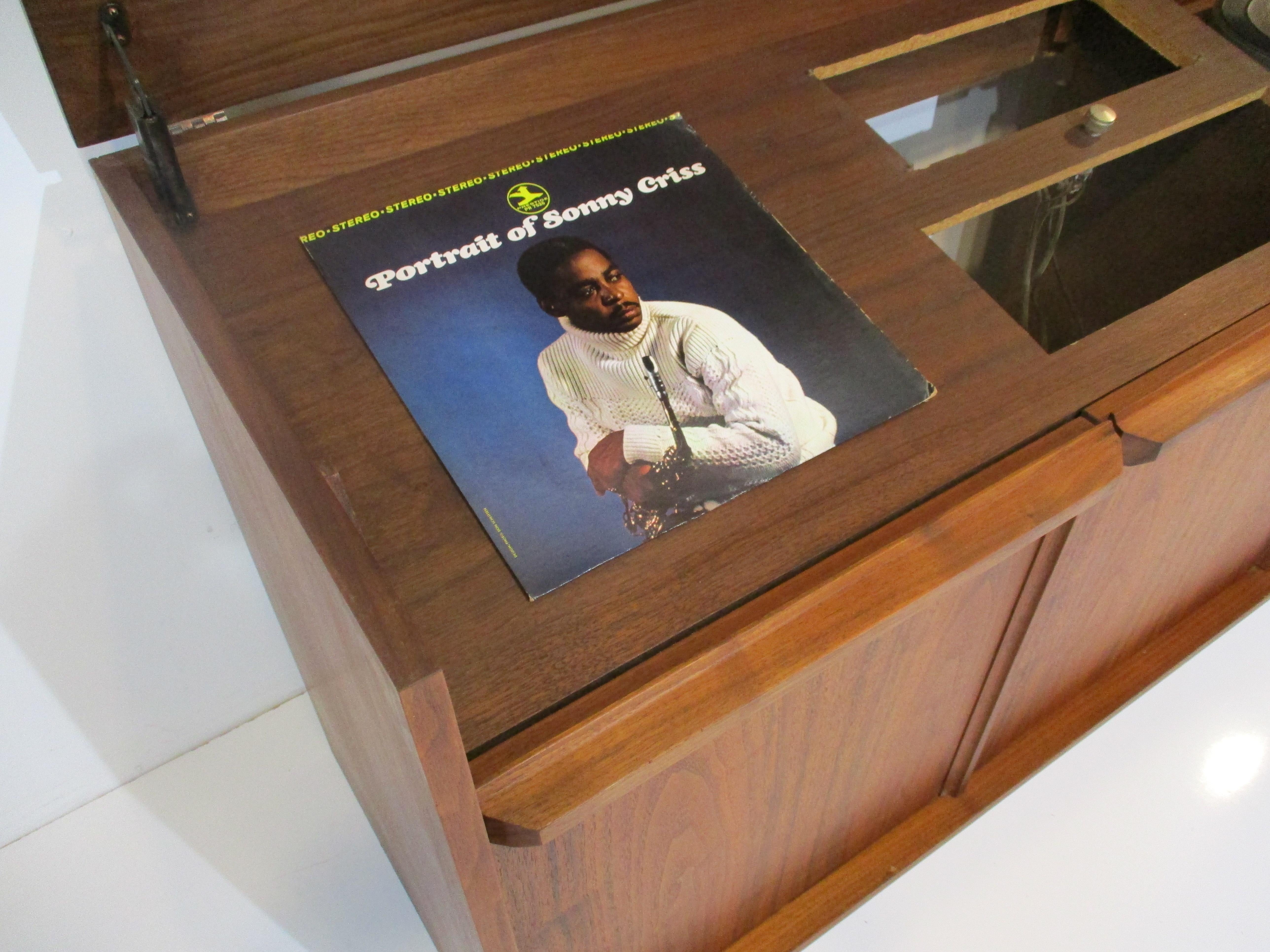 American Walnut Stereo / Record Cabinet by Barzilay  5