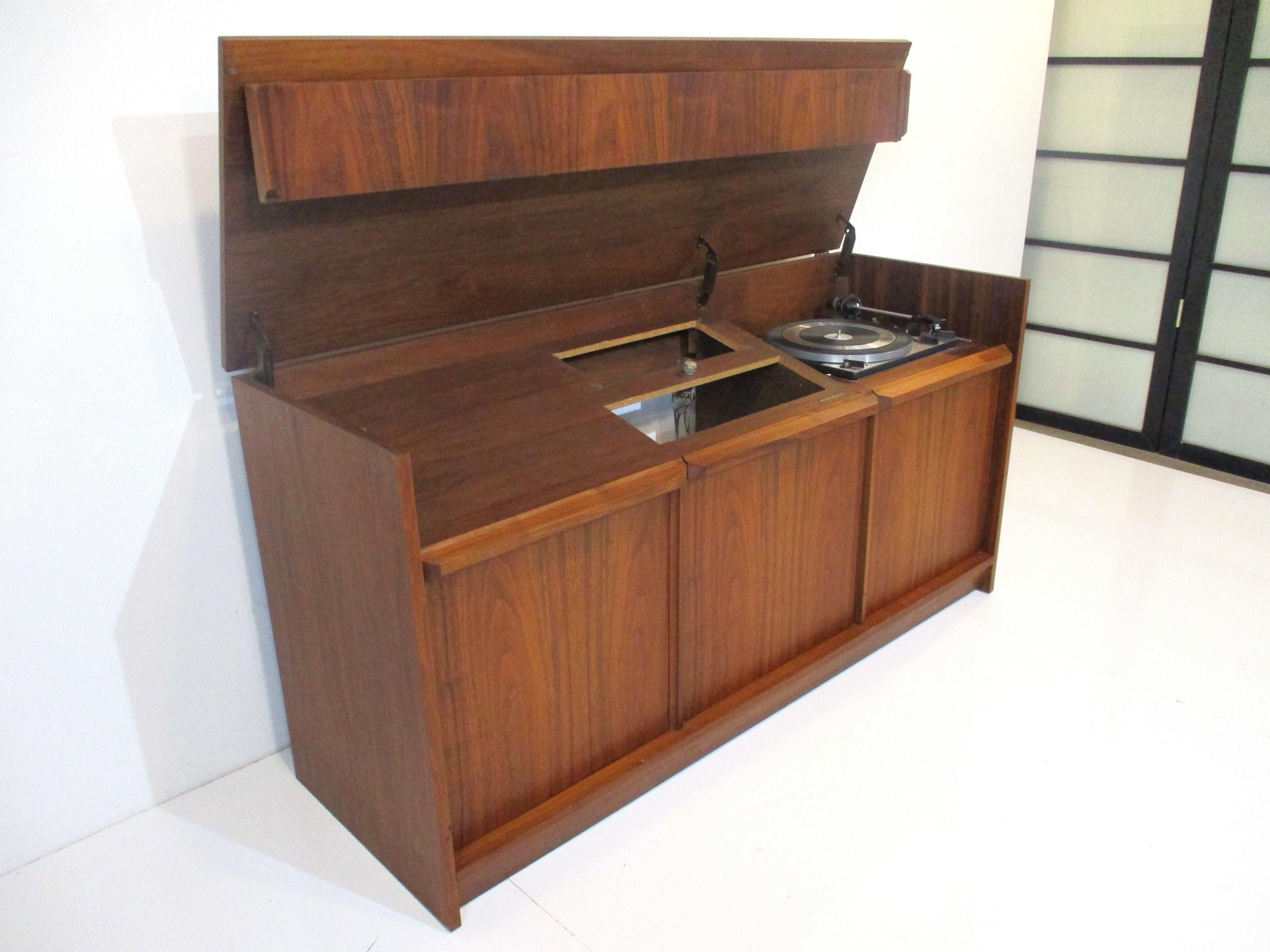American Walnut Stereo / Record Cabinet by Barzilay  6