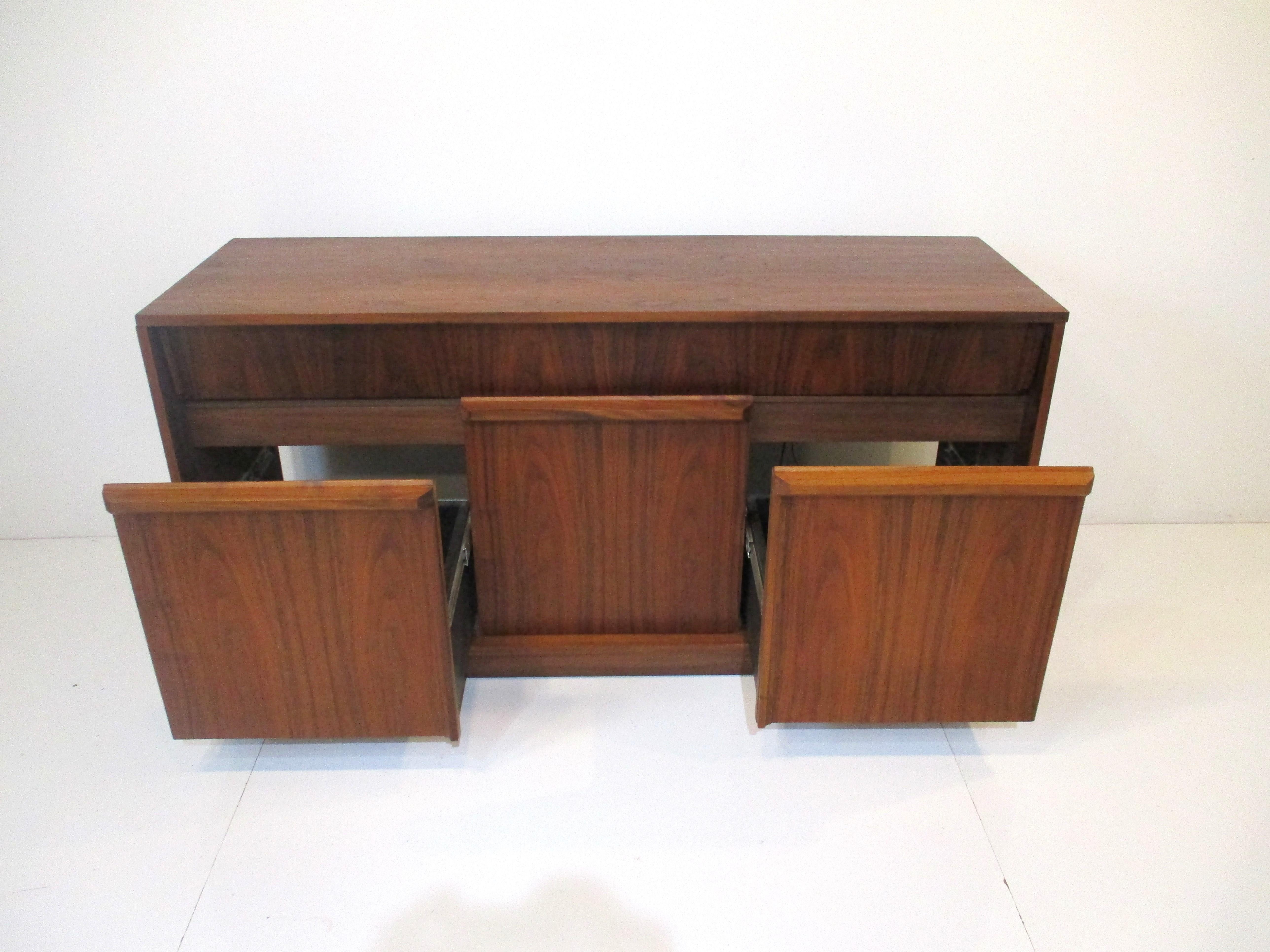 Mid-Century Modern American Walnut Stereo / Record Cabinet by Barzilay 