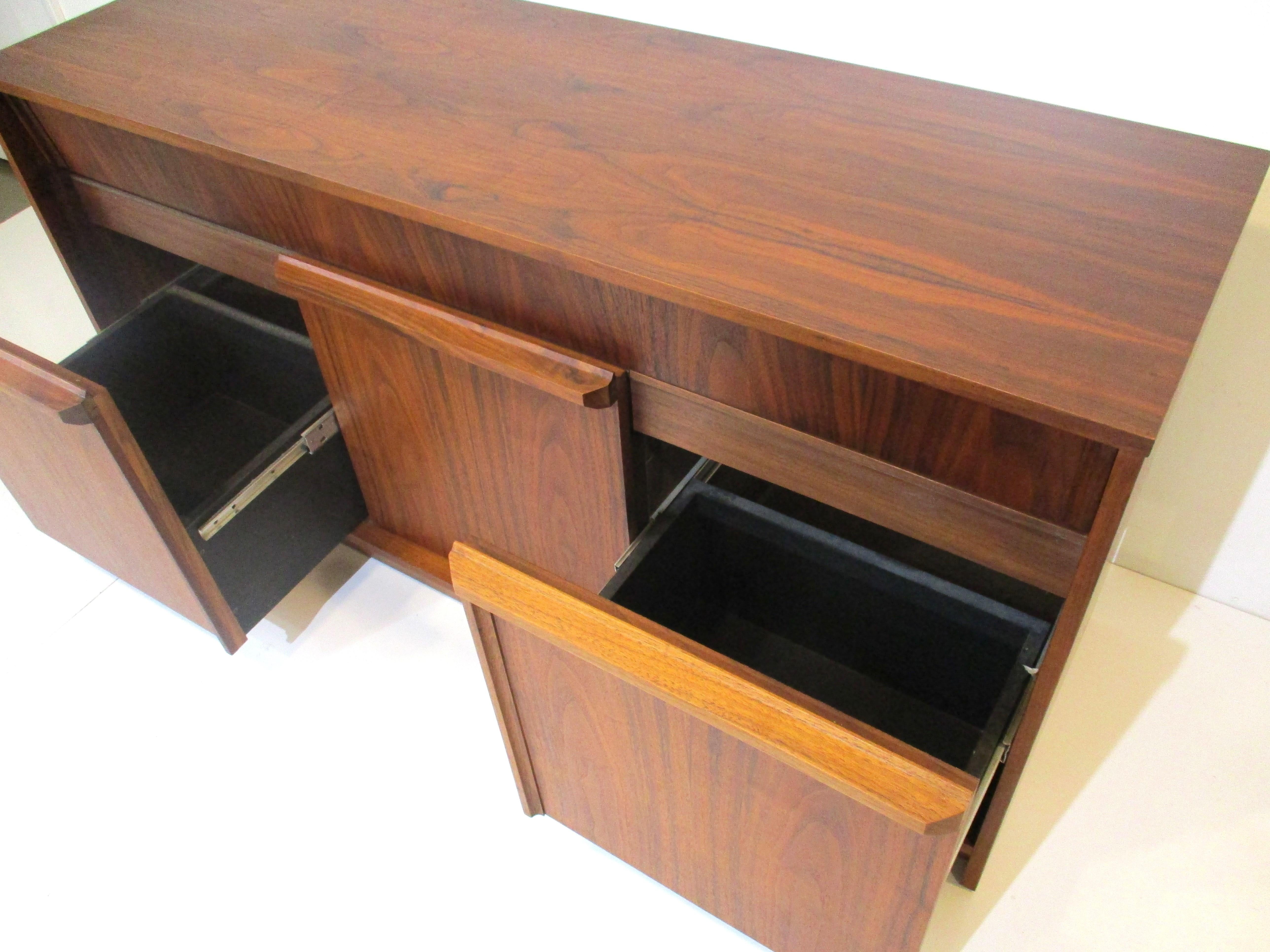 American Walnut Stereo / Record Cabinet by Barzilay In Good Condition In Cincinnati, OH
