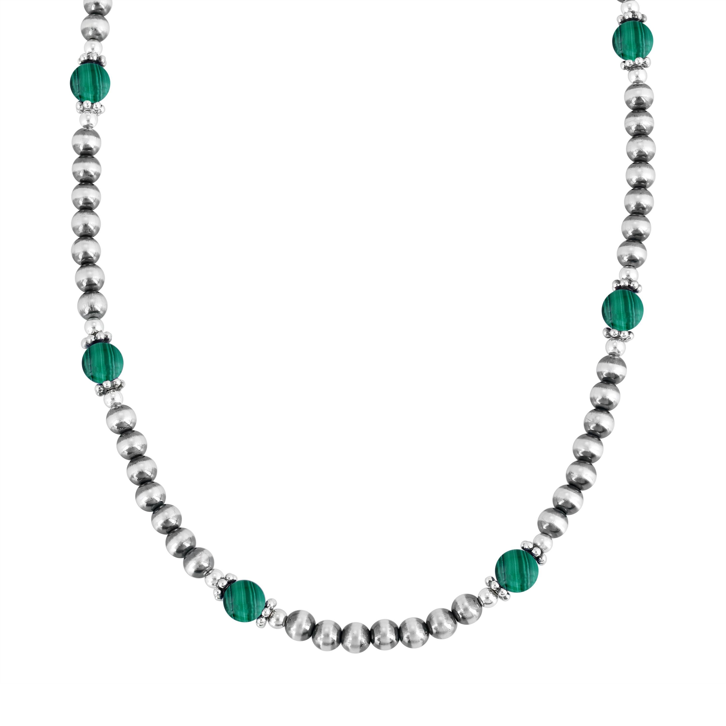 Nativo americano Collana di perle in argento sterling e malachite di American West Jewellery in vendita