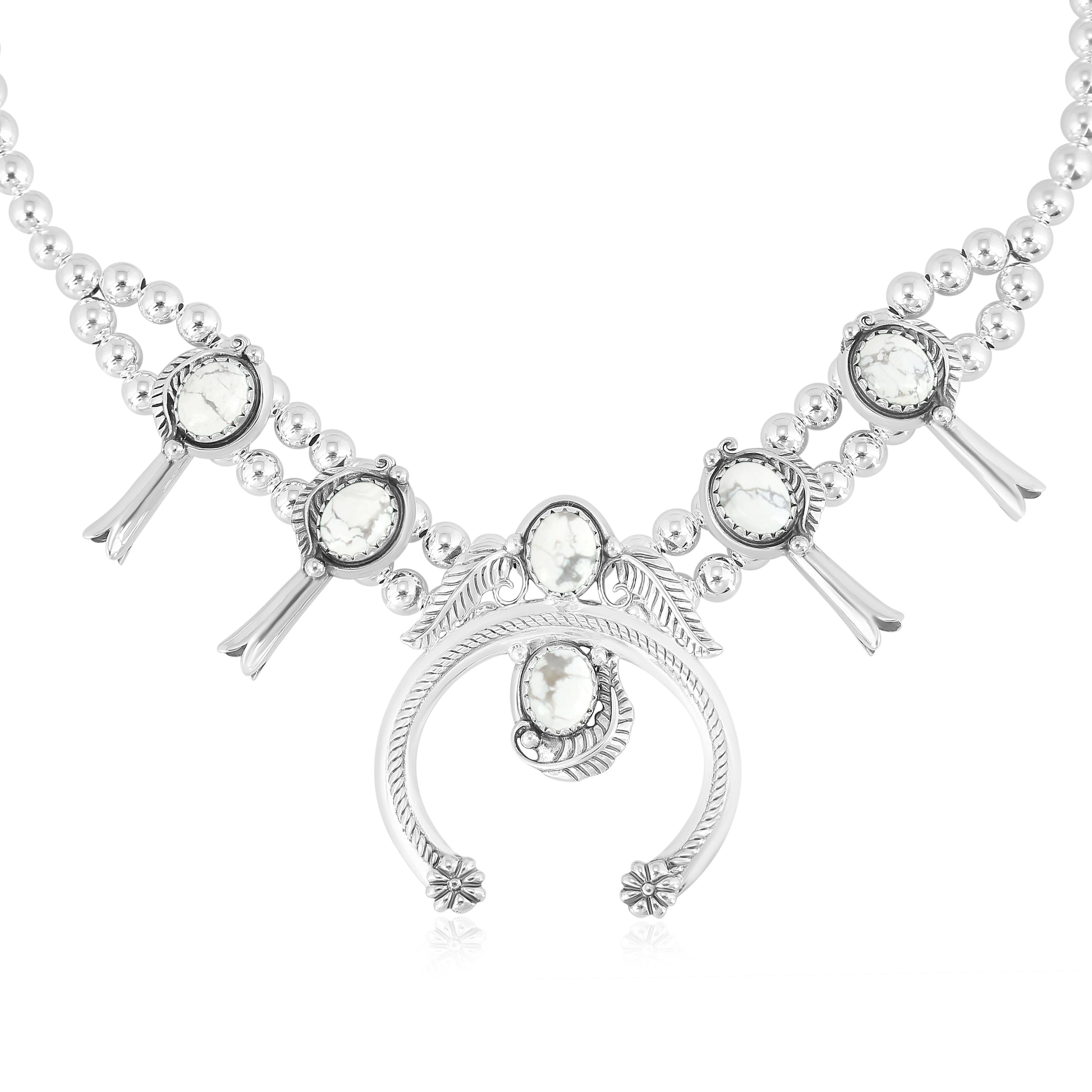 Nativo americano American West Jewellery Collana in argento sterling con fiori di squash di howlite bianca in vendita
