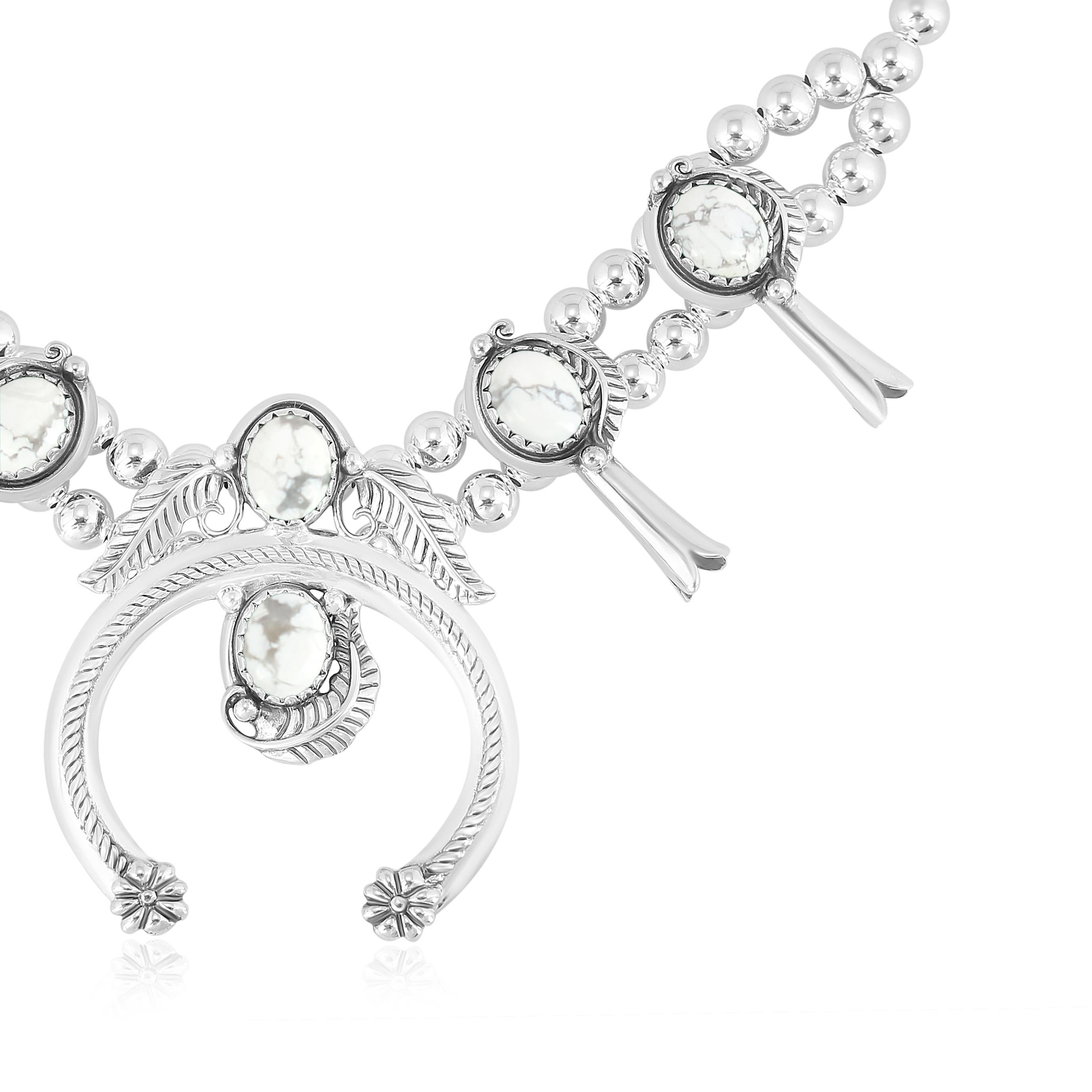 Donna American West Jewellery Collana in argento sterling con fiori di squash di howlite bianca in vendita