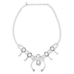 American West Jewellery Collana in argento sterling con fiori di squash di howlite bianca
