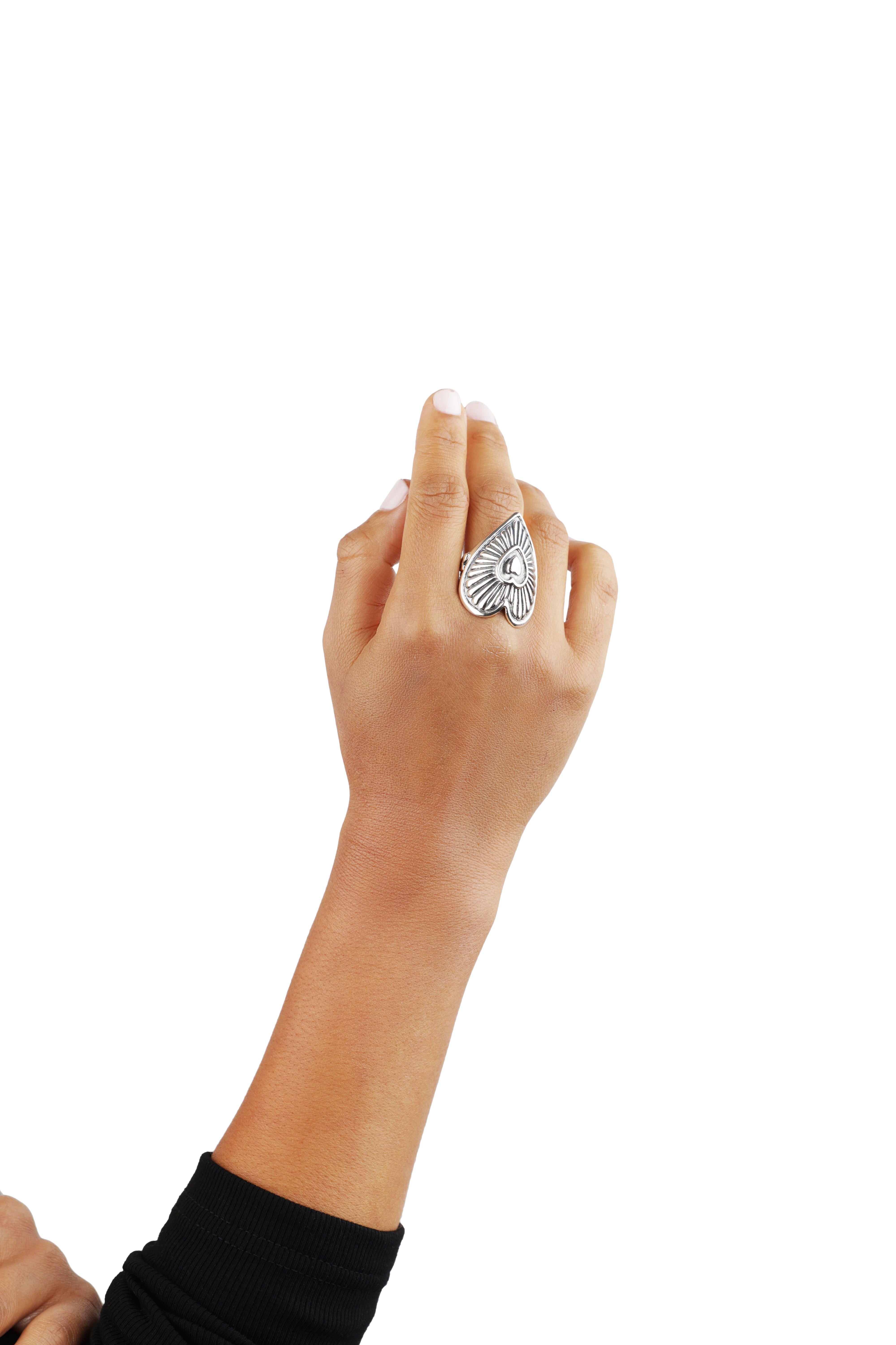 American West Jewelry Sterling Silber Bold Heart Ring, Größen 5 bis 10 (Indigene Kunst (Nord-/Südamerika)) im Angebot