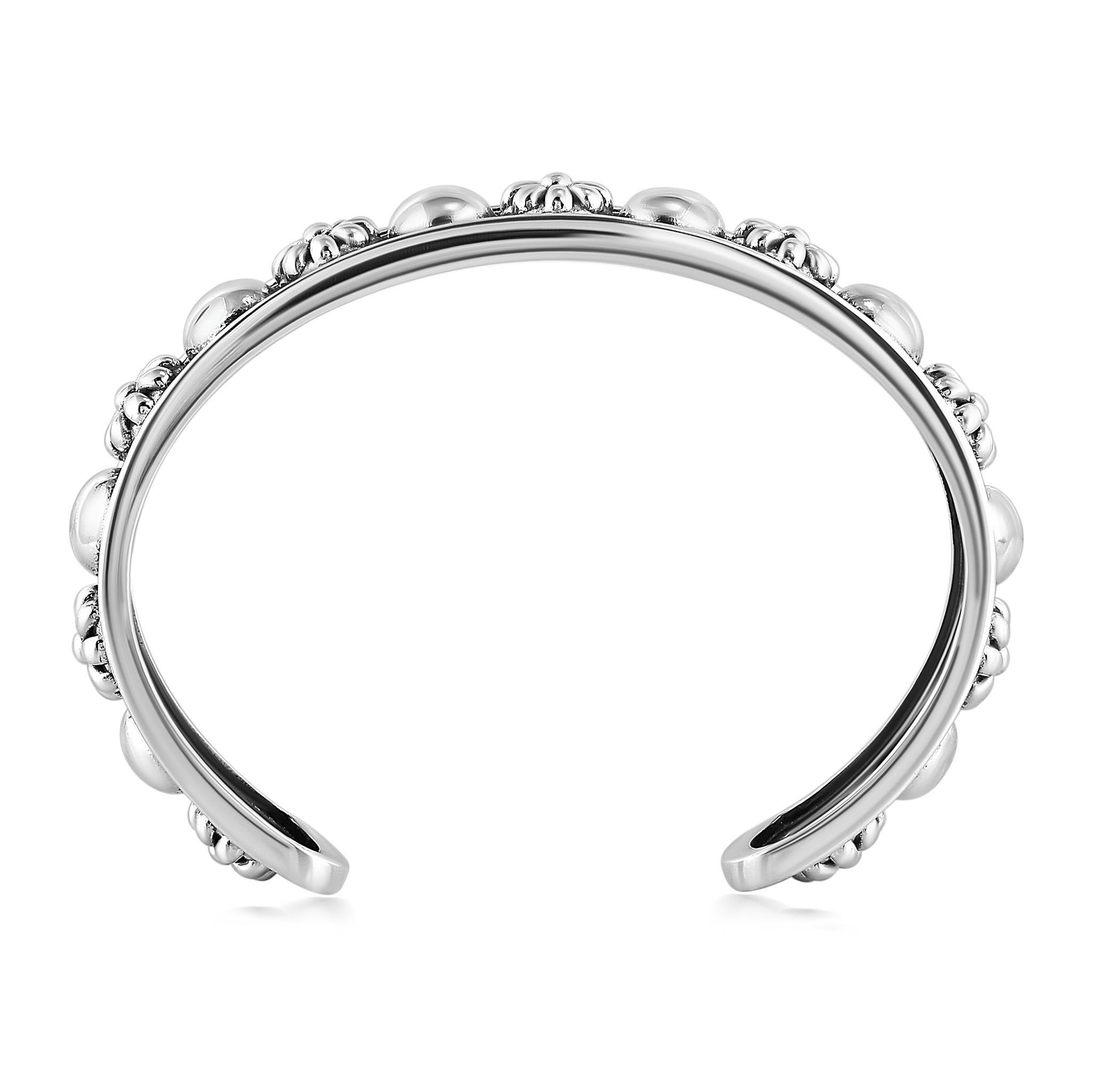 Brazalete puño flor de plata de ley de American West Jewelry, pequeño a grande en Nuevo estado para la venta en New York, NY