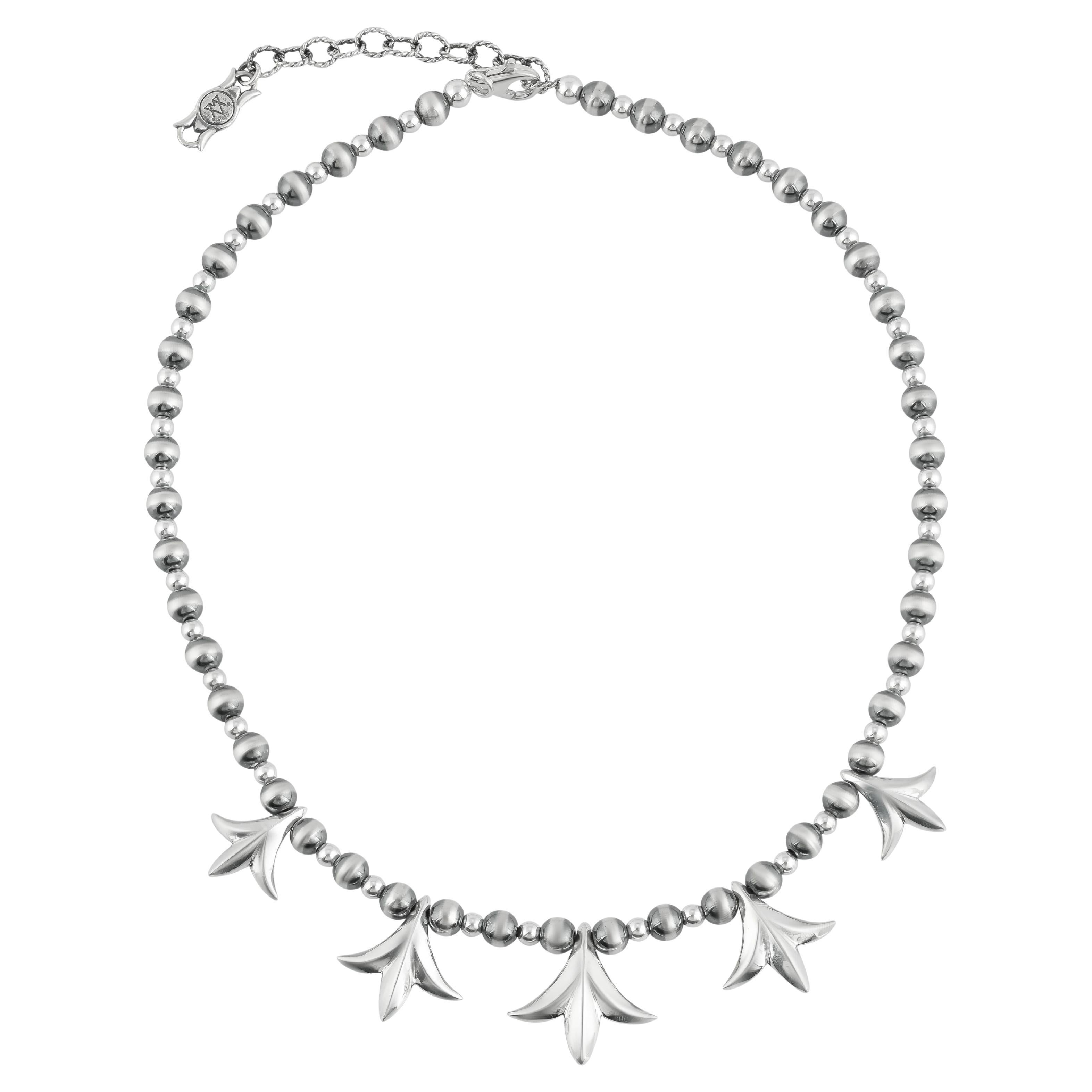American West Jewelry Collana con perline in argento Sterling Peak Squash Blossom in vendita