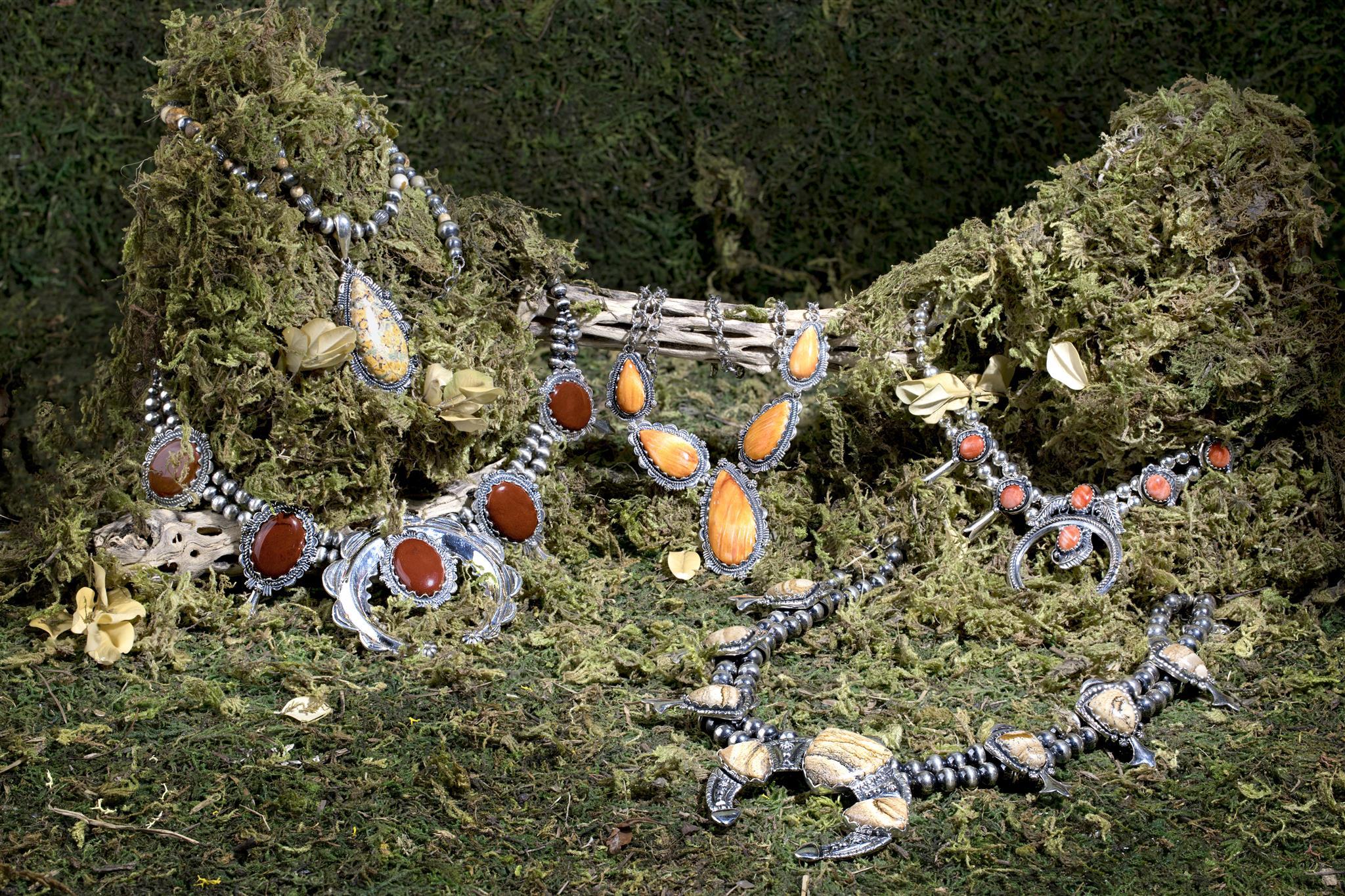 Collana con fiori di zucca in diaspro di American West Silver, da 18 a 21 pollici in vendita 5