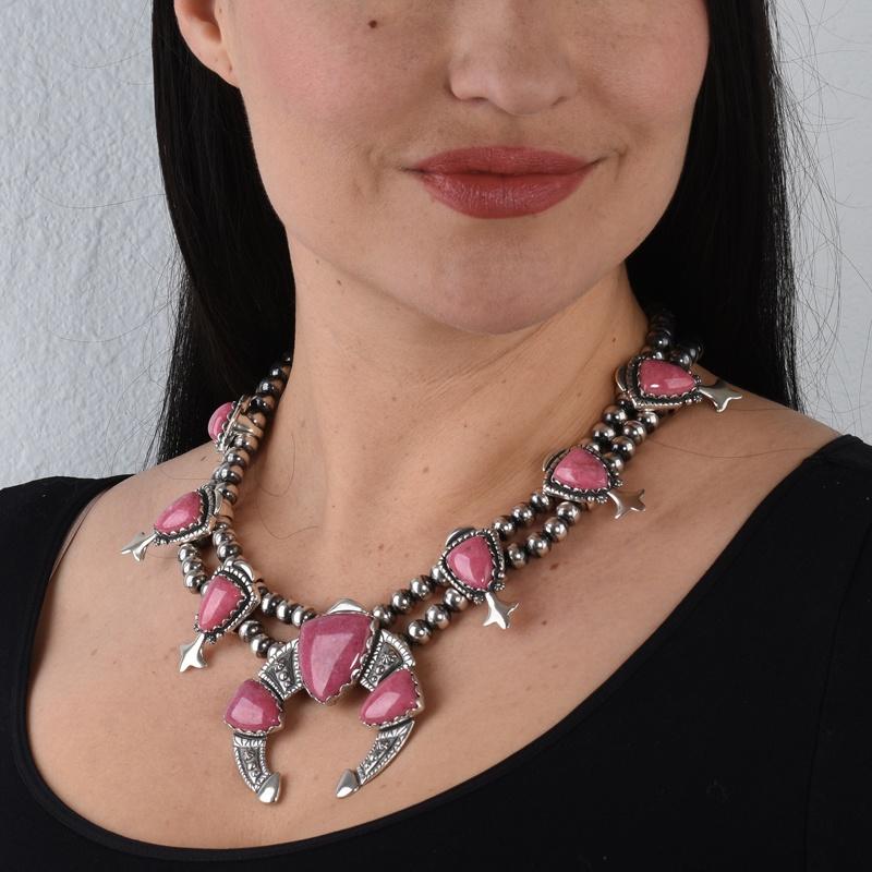Taglio trillion Collana American West in argento rosa con rodonite a punta di freccia, 18 t in vendita