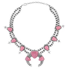 Collar flor de calabaza con punta de flecha de rodonita rosa de American West Silver, 18 t