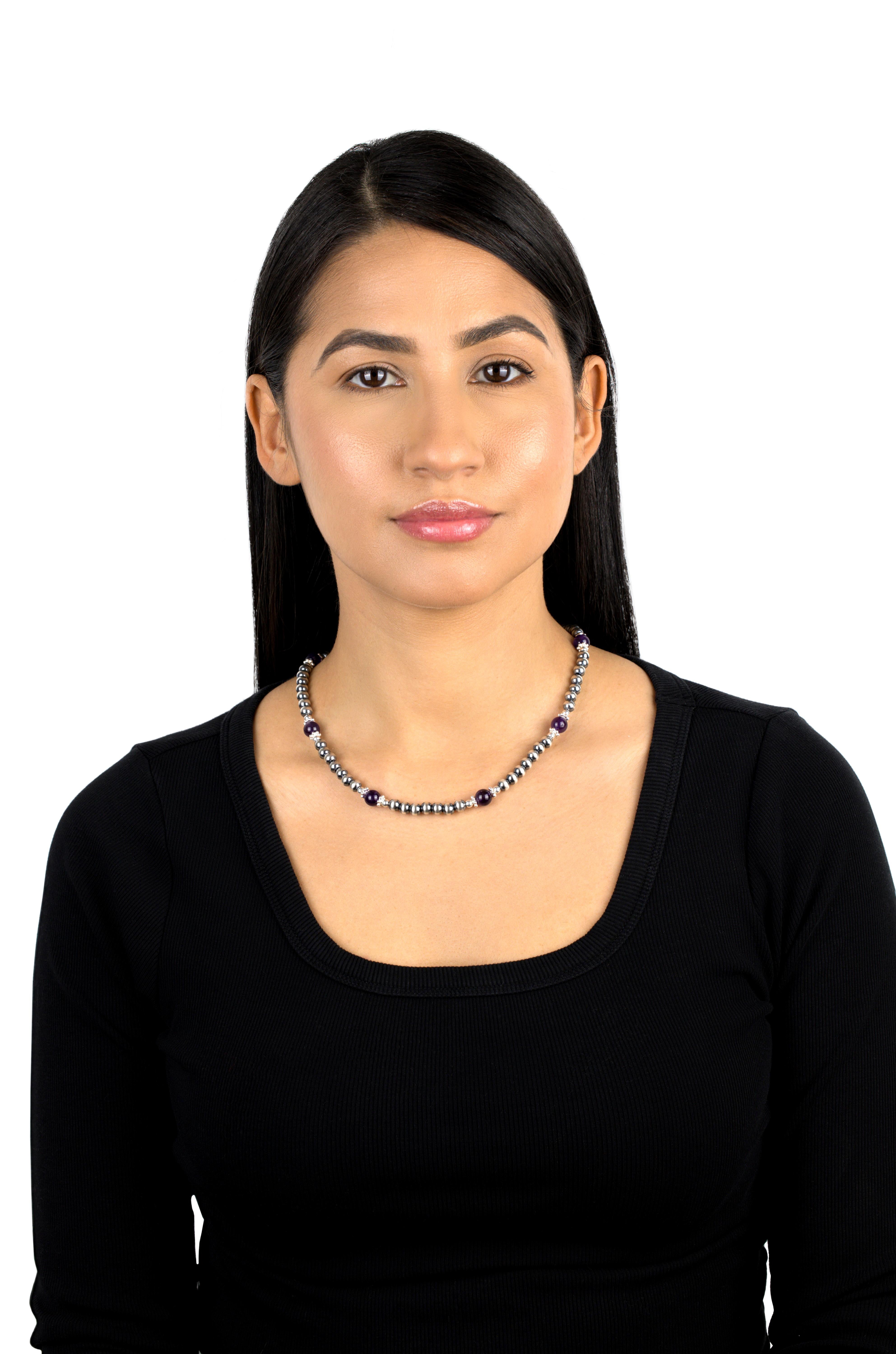 • Collier en argent sterling composé de perles en argent sterling de 4 à 6 mm et de 6 cabochons ronds en améthyste véritable de 8 mm.
• Le fermoir en forme de pince de homard permet une fermeture sûre.
• 17 pouces de longueur avec une chaîne de