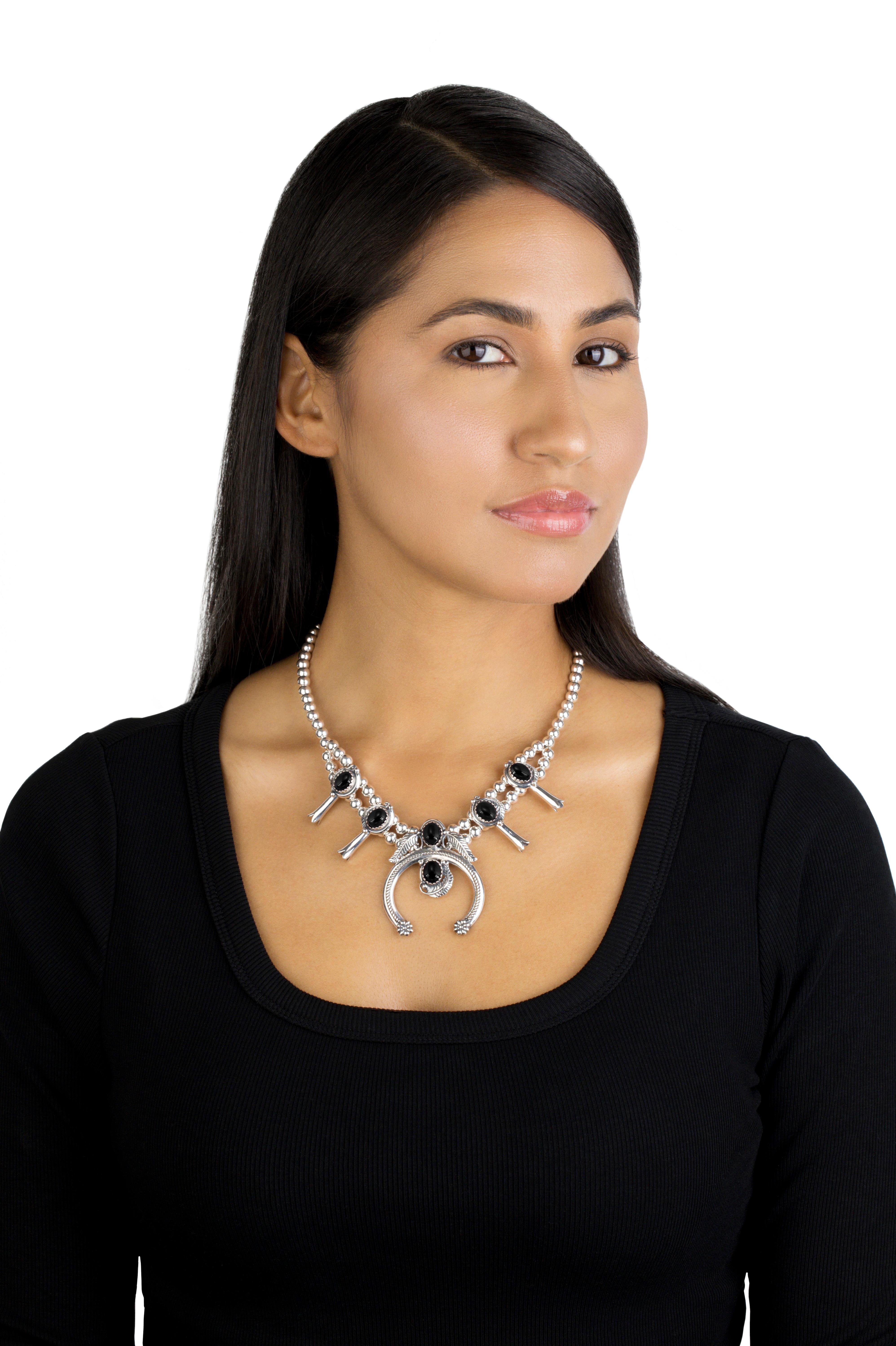 Amérindien Collier Naja en argent sterling d'American West en agate noire (Squash Blossom) en vente