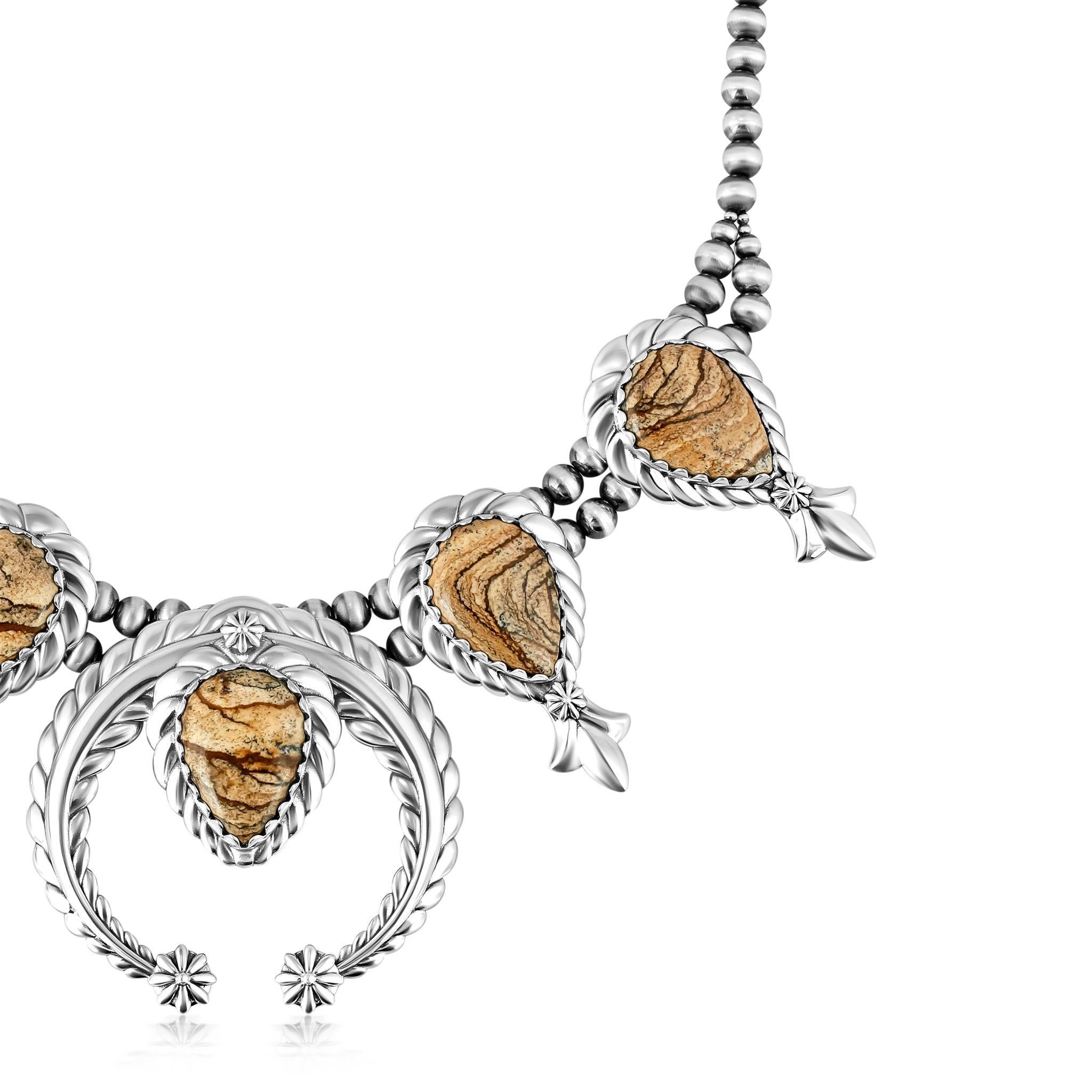 Taille poire Collier en argent sterling A Silver Jaspe Picture Jasper Pear-Cut Squash Blossom (fleurs de courge coupées en poire) en vente