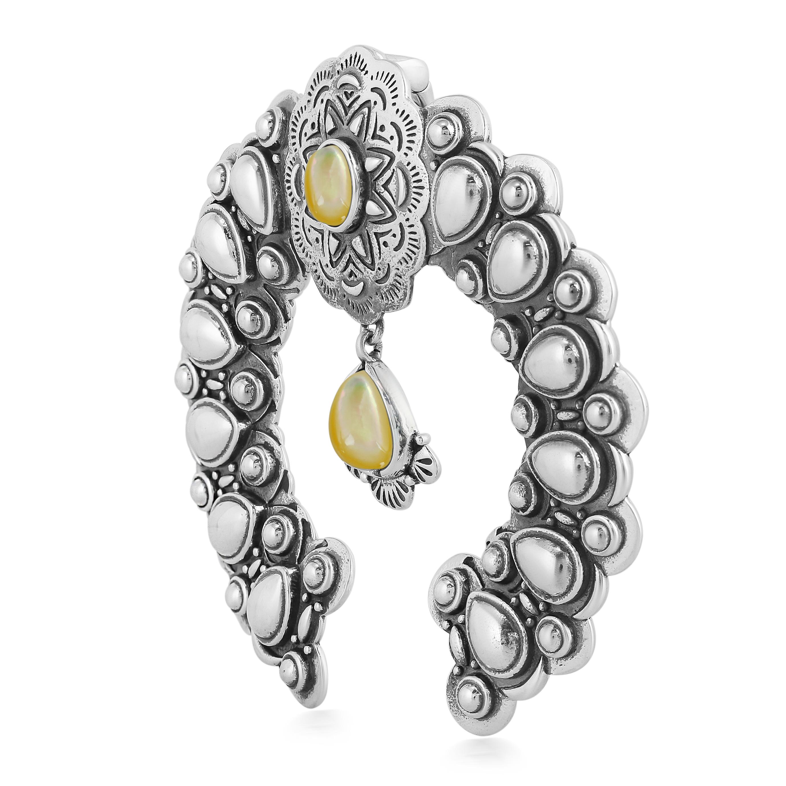 Amérindien Pendentif Naja d'American West en argent sterling avec nacre jaune en vente