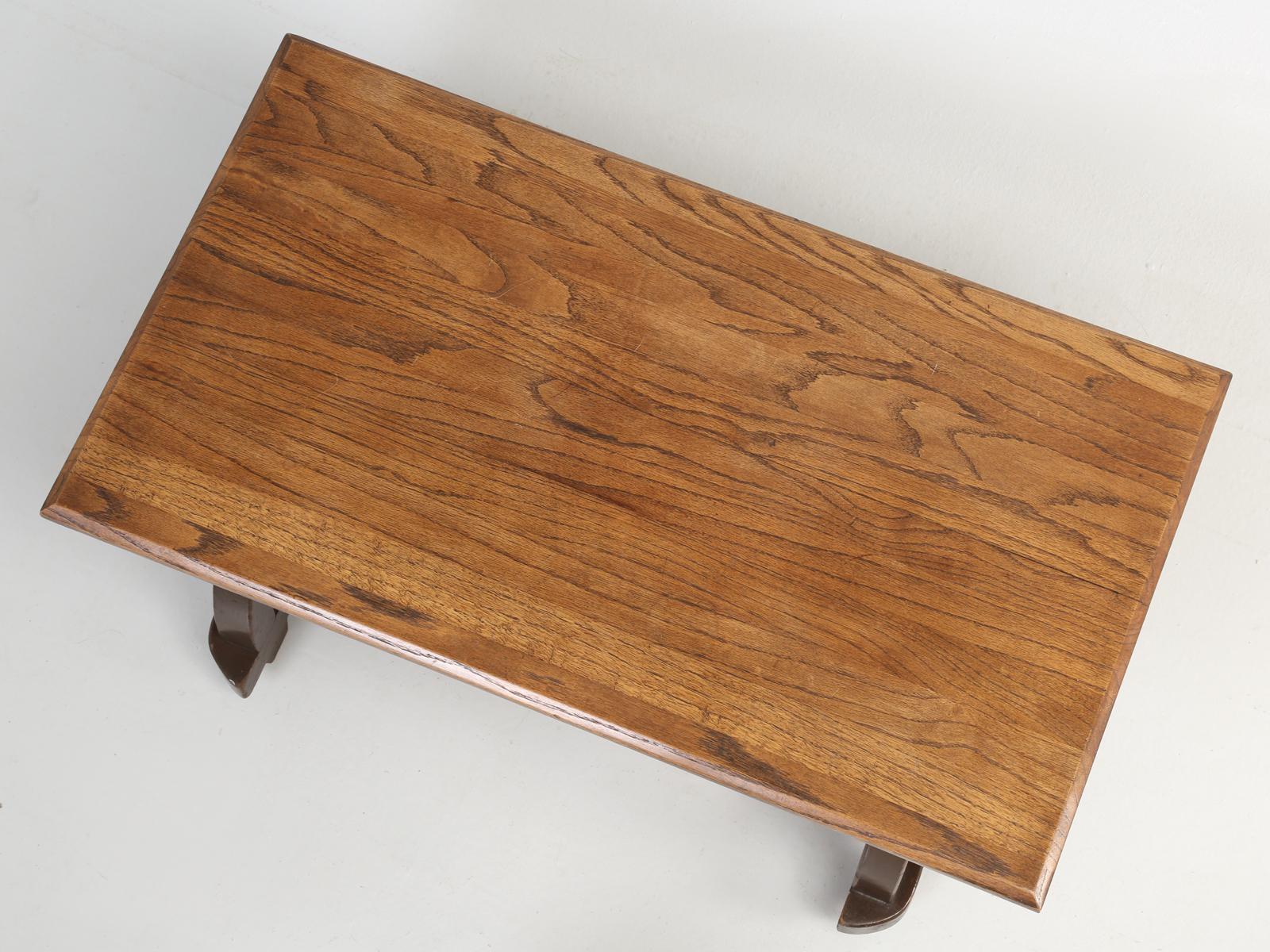 American Western style Wagon-Wheel coffee table or commonly referred to as Ranch oak furniture. The Ranch oak coffee table is in nice original condition and has not been restored.
Please note small gap between the boards on top (image 8).
