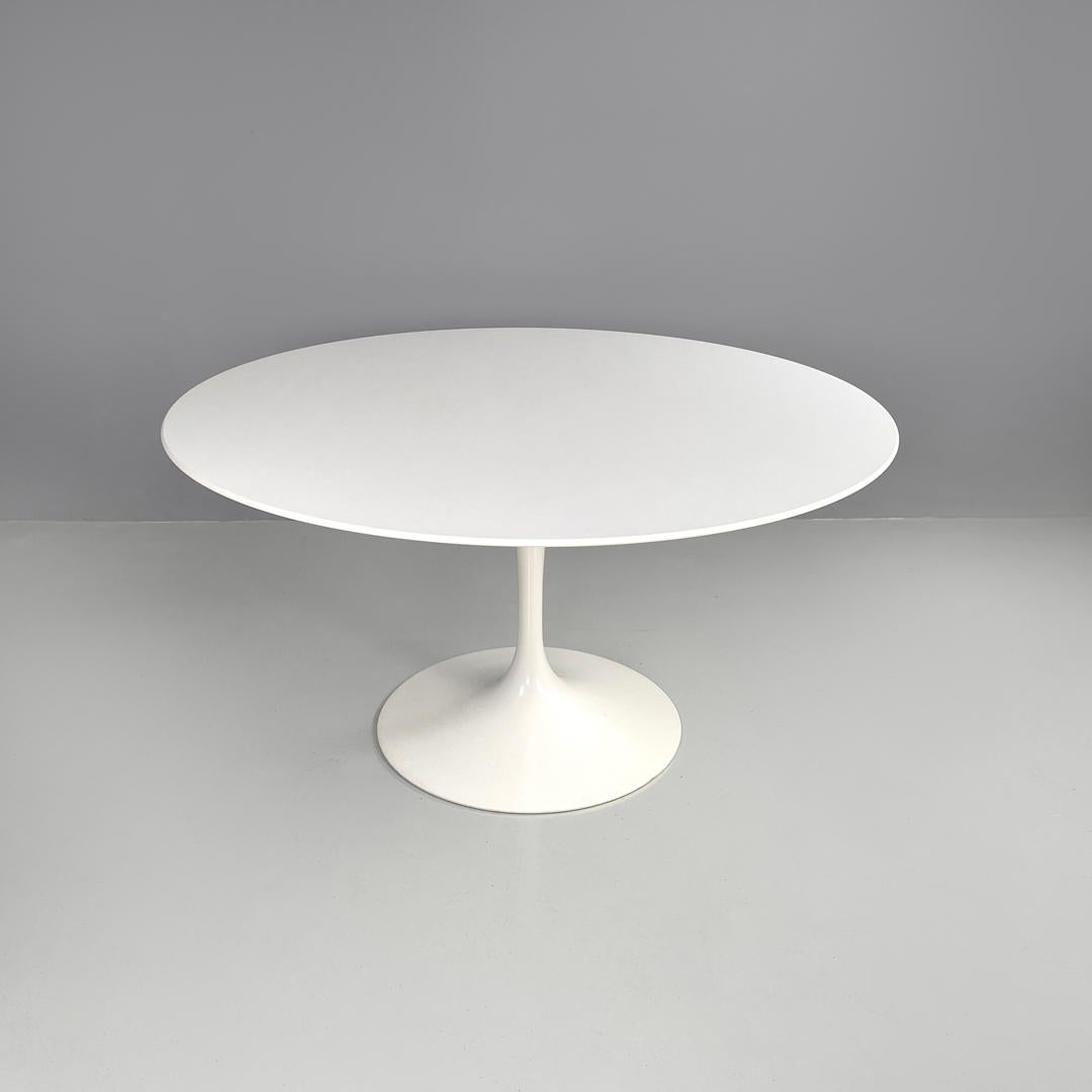 Mid-Century Modern American white round dining table Tulip by Eero Saarinen for Knoll, 2007 For Sale