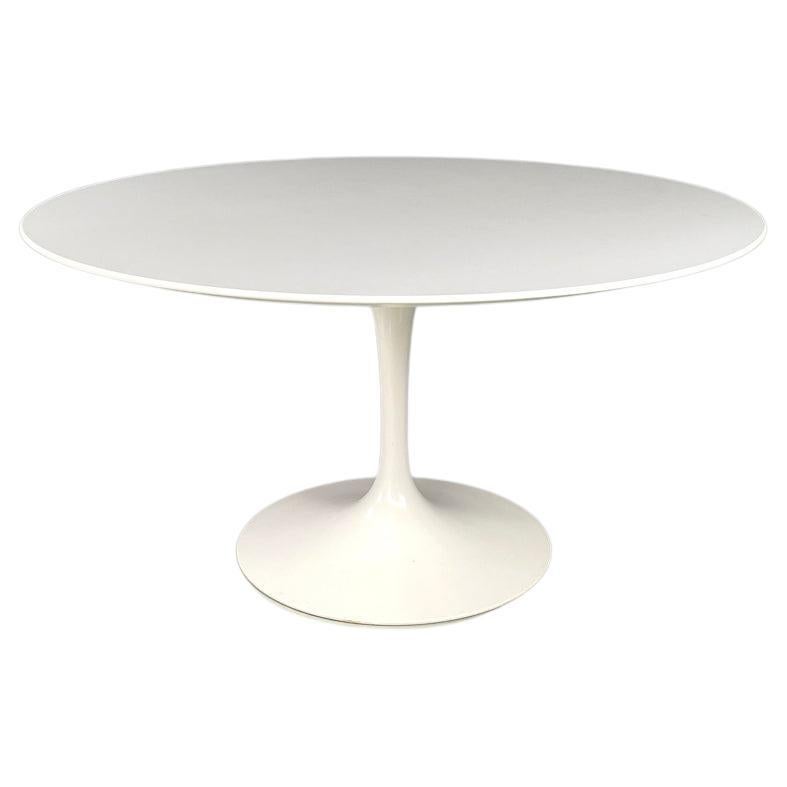 American white round dining table Tulip by Eero Saarinen for Knoll, 2007 For Sale