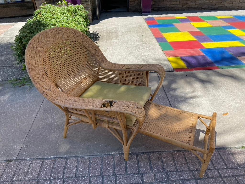 American Wicker ARMCHAIR w/ OTTOMAN attached  4