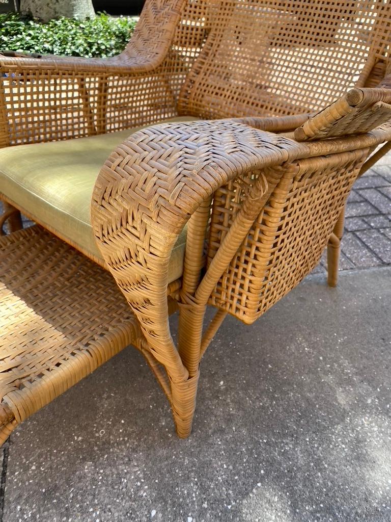 American Wicker ARMCHAIR w/ OTTOMAN attached  In Good Condition In Sarasota, FL