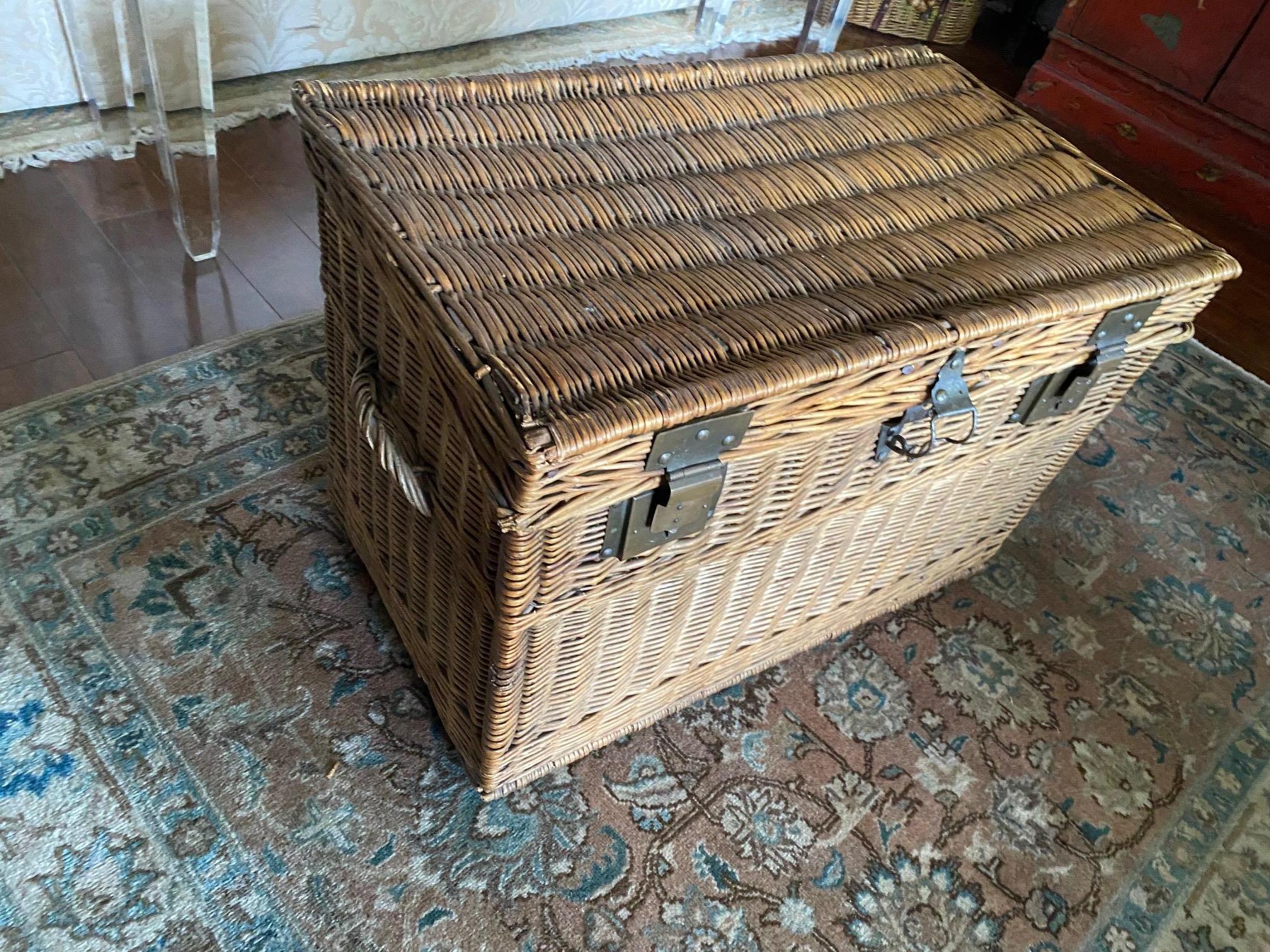 American Wicker Trunk In Good Condition In Sarasota, FL