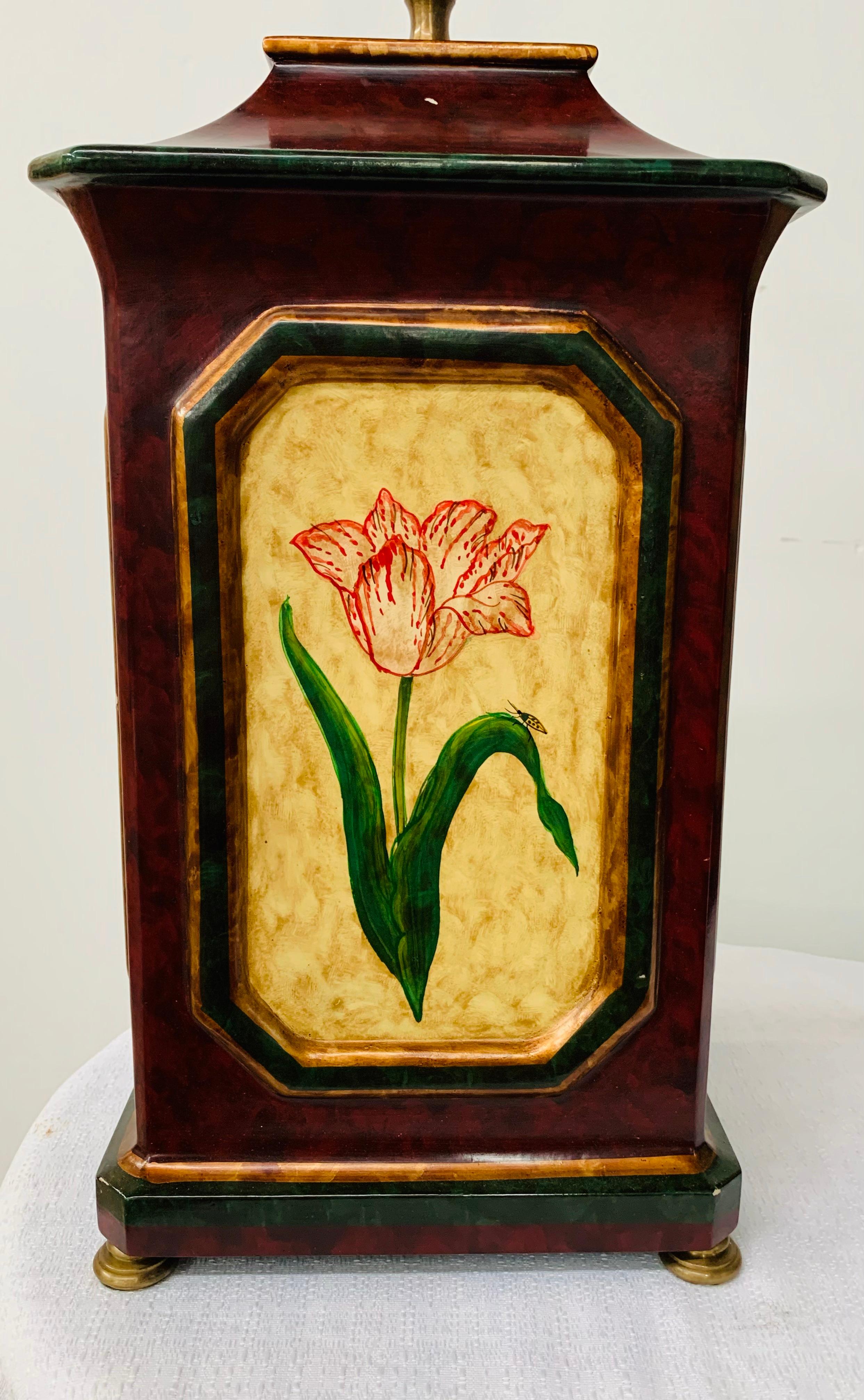 Paire de lampes de bureau orientales en bois peintes à la main avec décoration florale en vente 5