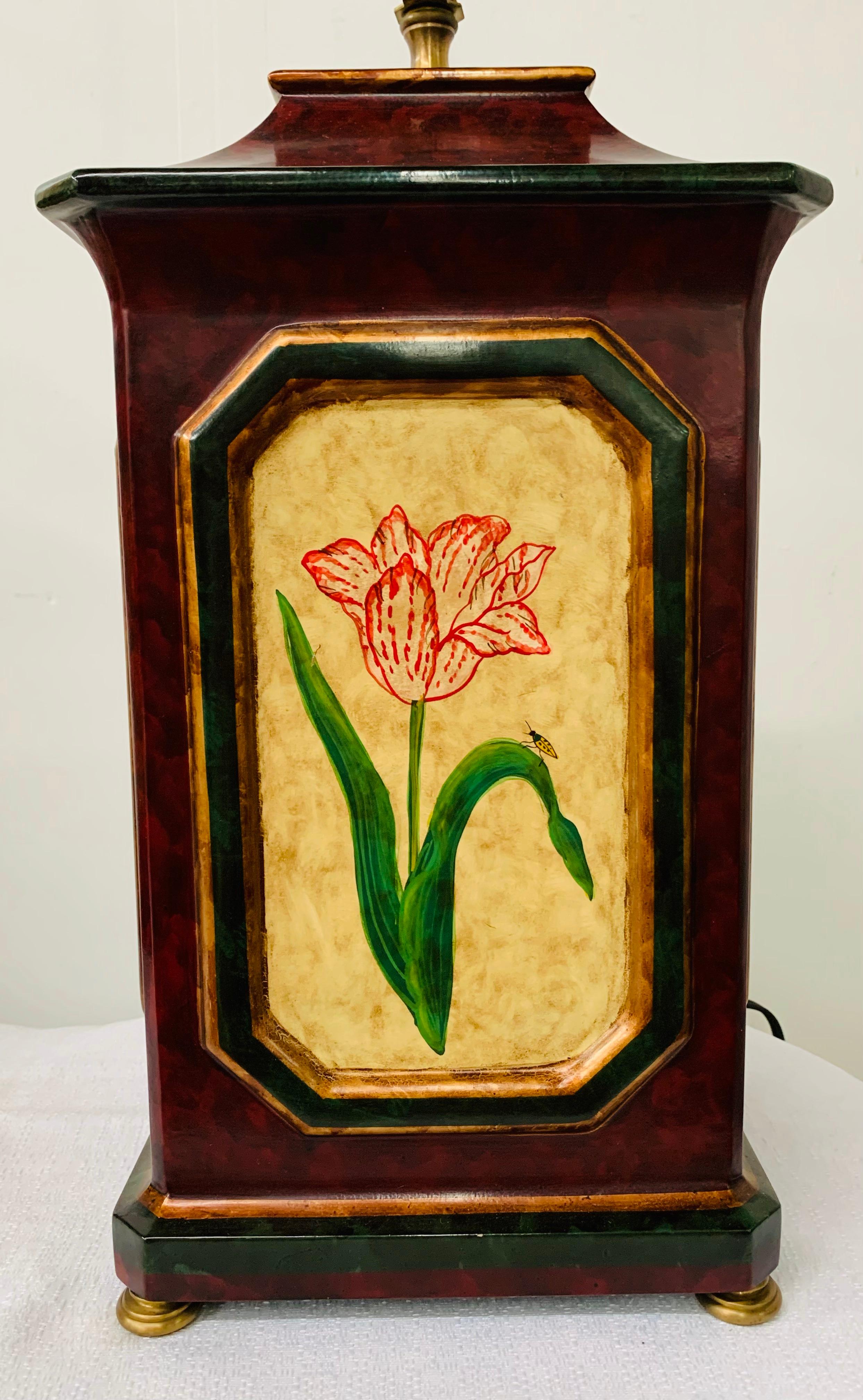 Orientalische handbemalte Holz-Tischlampe mit Blumendekoration, ein Paar im Angebot 1