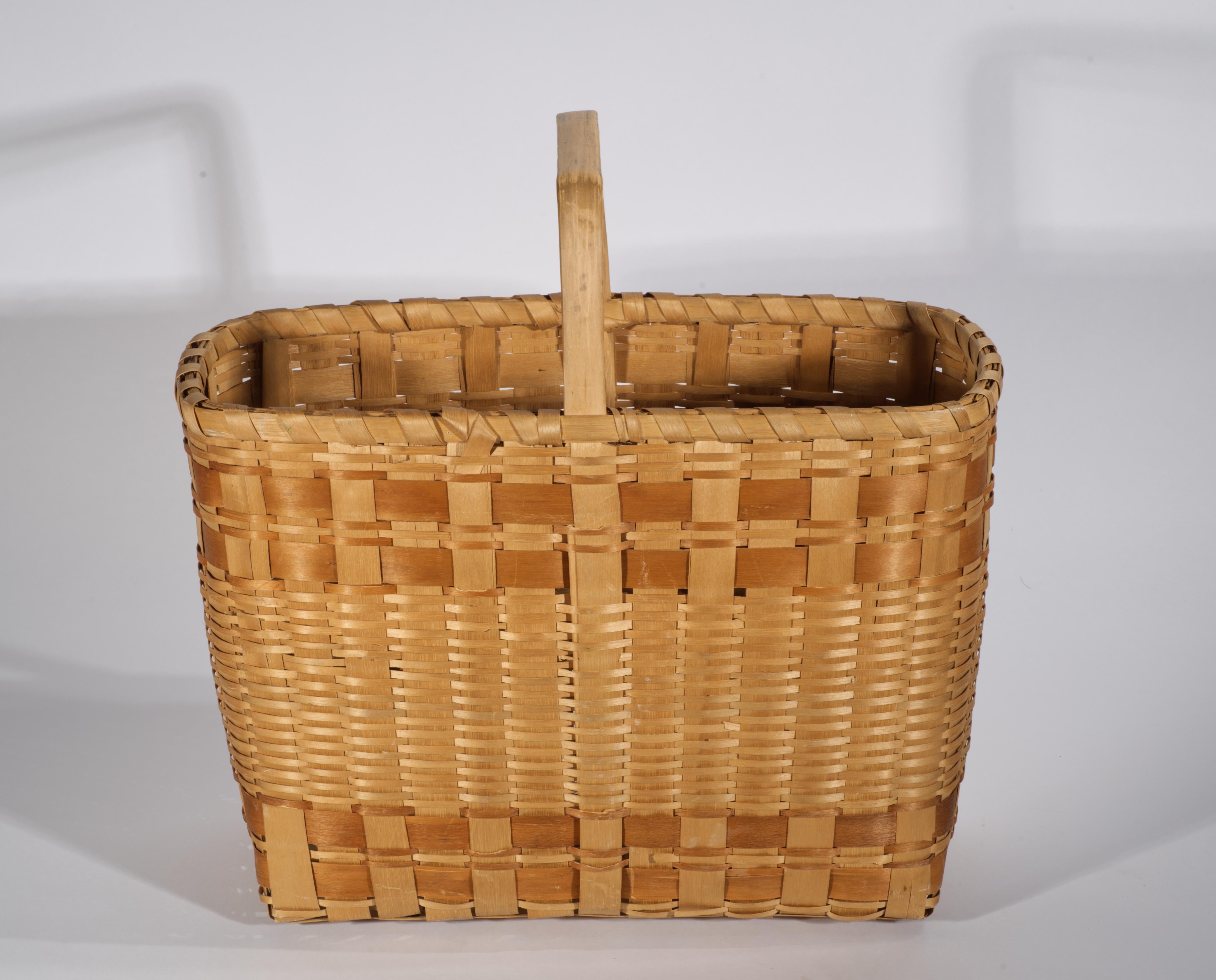 Fatto a mano Cesto da mercato americano in vimini intrecciato con stecche di frassino, 1900 in vendita