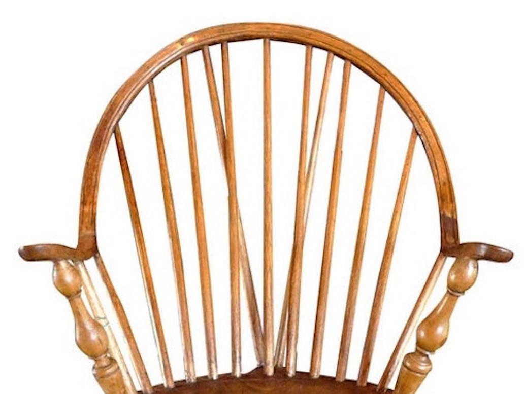 Tacheté Fauteuil continu Windsor américain de XVIIIe siècle avec vase et supports tournés en anneau en vente