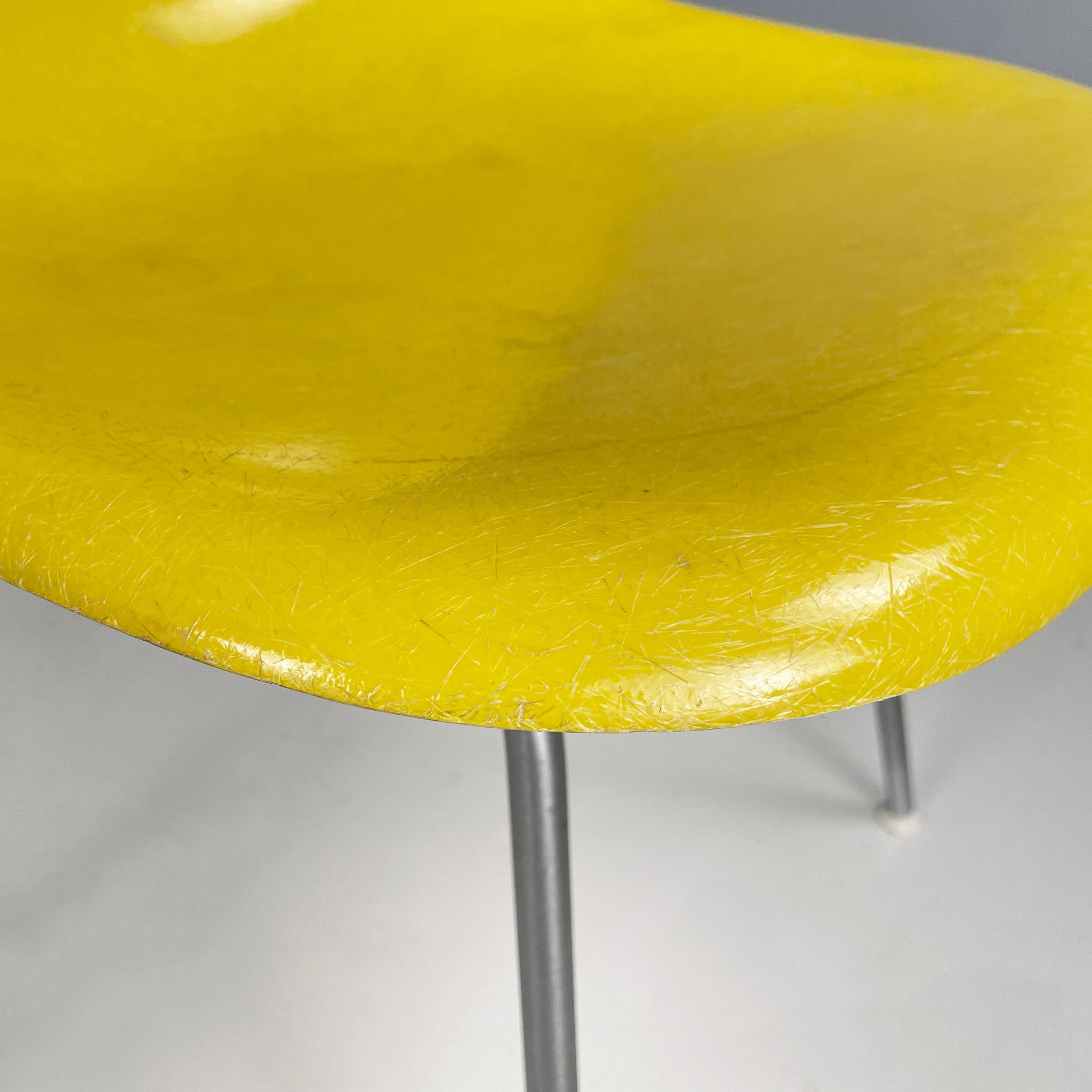 American Yellow Shell Chairs by Charles and Ray Eames for Herman Miller, 1970s For Sale 4