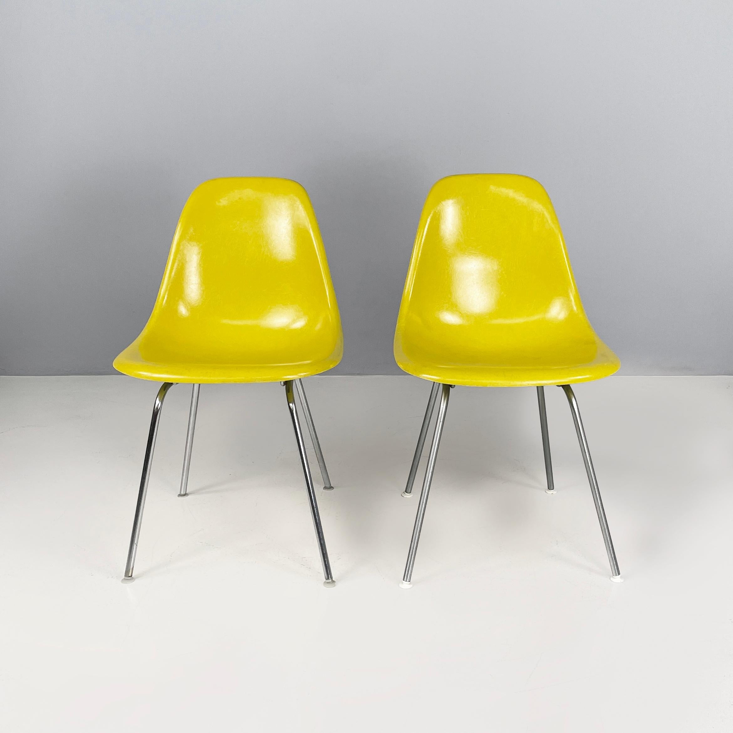 Gelbe Schalenstühle der amerikanischen Moderne von Charles und Ray Eames für Herman Miller, 1970er Jahre
Paar Stühle aus der Serie Shell Chairs mit gebogenem Sitz und Rückenlehne aus gelbem Fiberglas. Die Beine sind aus Metallstäben gefertigt. Runde