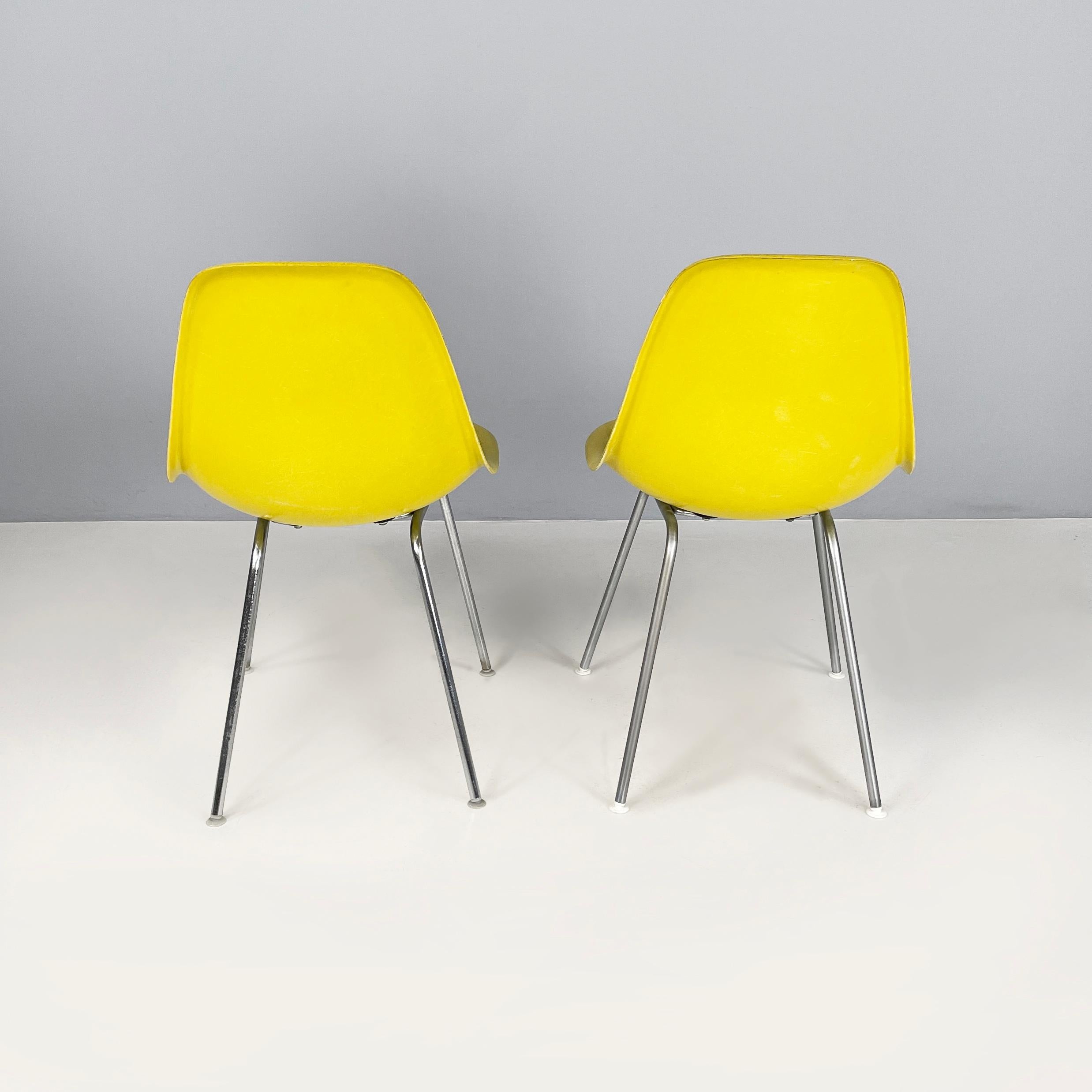 American Yellow Shell Chairs by Charles and Ray Eames for Herman Miller, 1970s In Good Condition For Sale In MIlano, IT