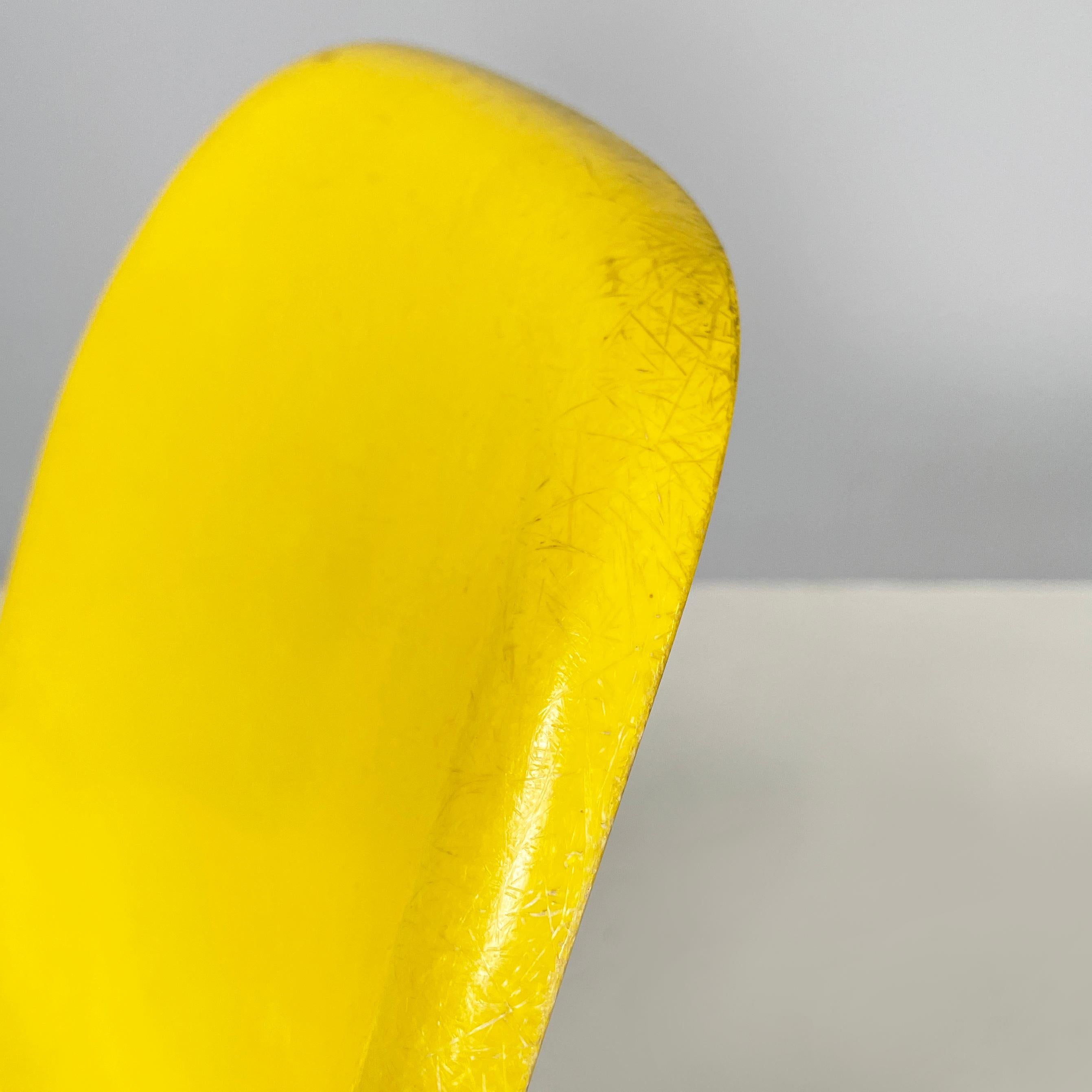 Metallo American Yellow Shell Chairs by Charles and Ray Eames for Herman Miller, 1970s in vendita