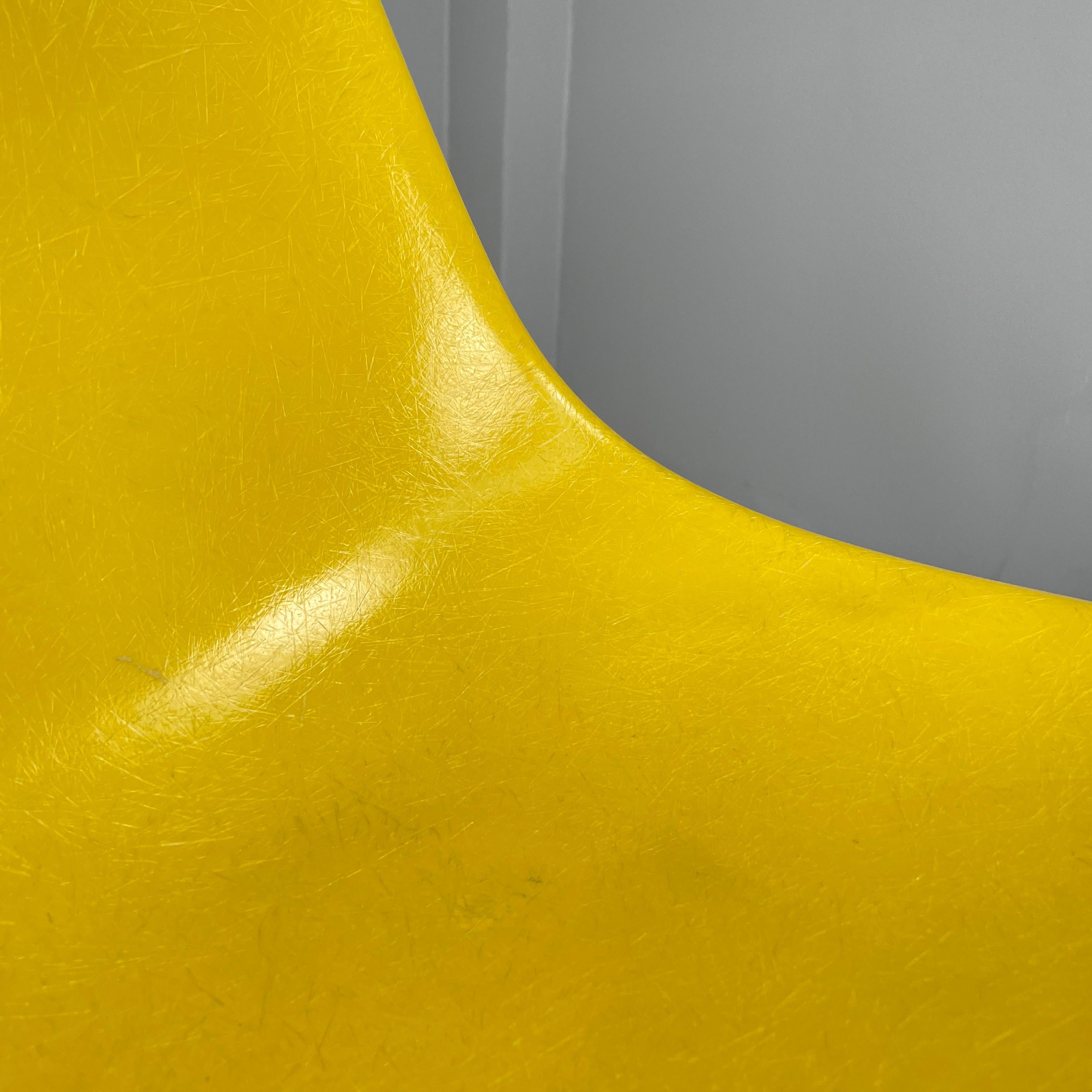 American Yellow Shell Chairs by Charles and Ray Eames for Herman Miller, 1970s For Sale 1