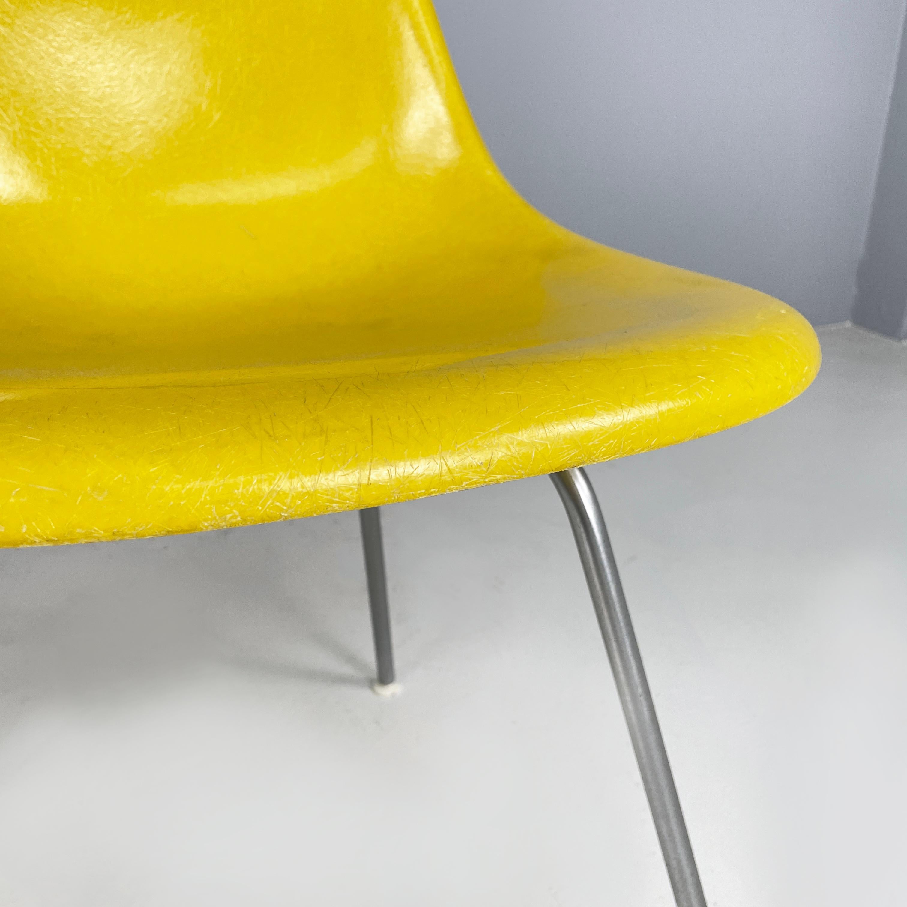 American Yellow Shell Chairs by Charles and Ray Eames for Herman Miller, 1970s For Sale 3
