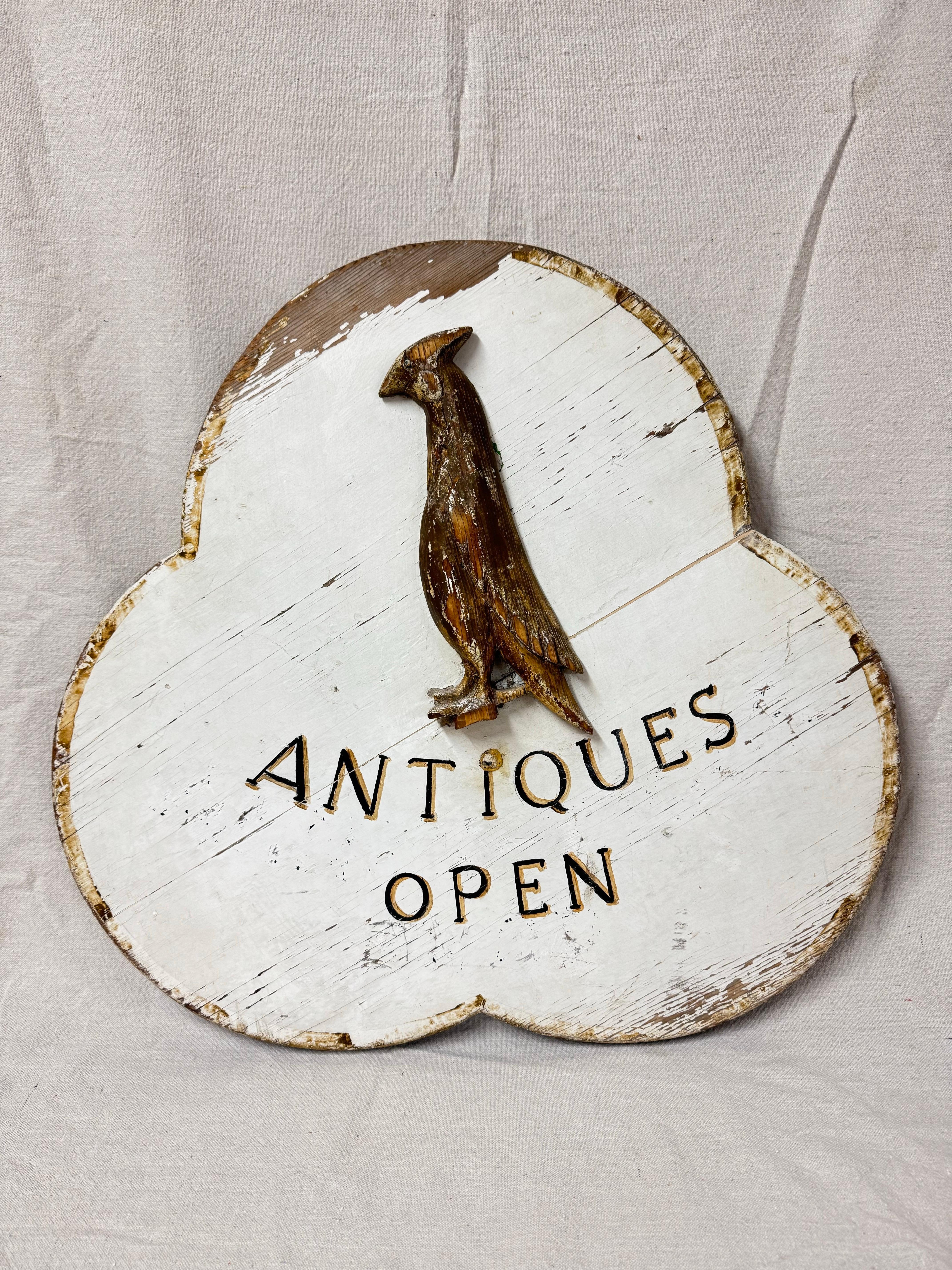 Arte popolare Insegna di legno intagliata a mano del negozio di antiquariato Americana in vendita