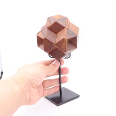 AMERICANA Folk-Art 1930 Ungewöhnliche Geometrische Schreibtisch Holz Puzzle Mount In Stahl Stand