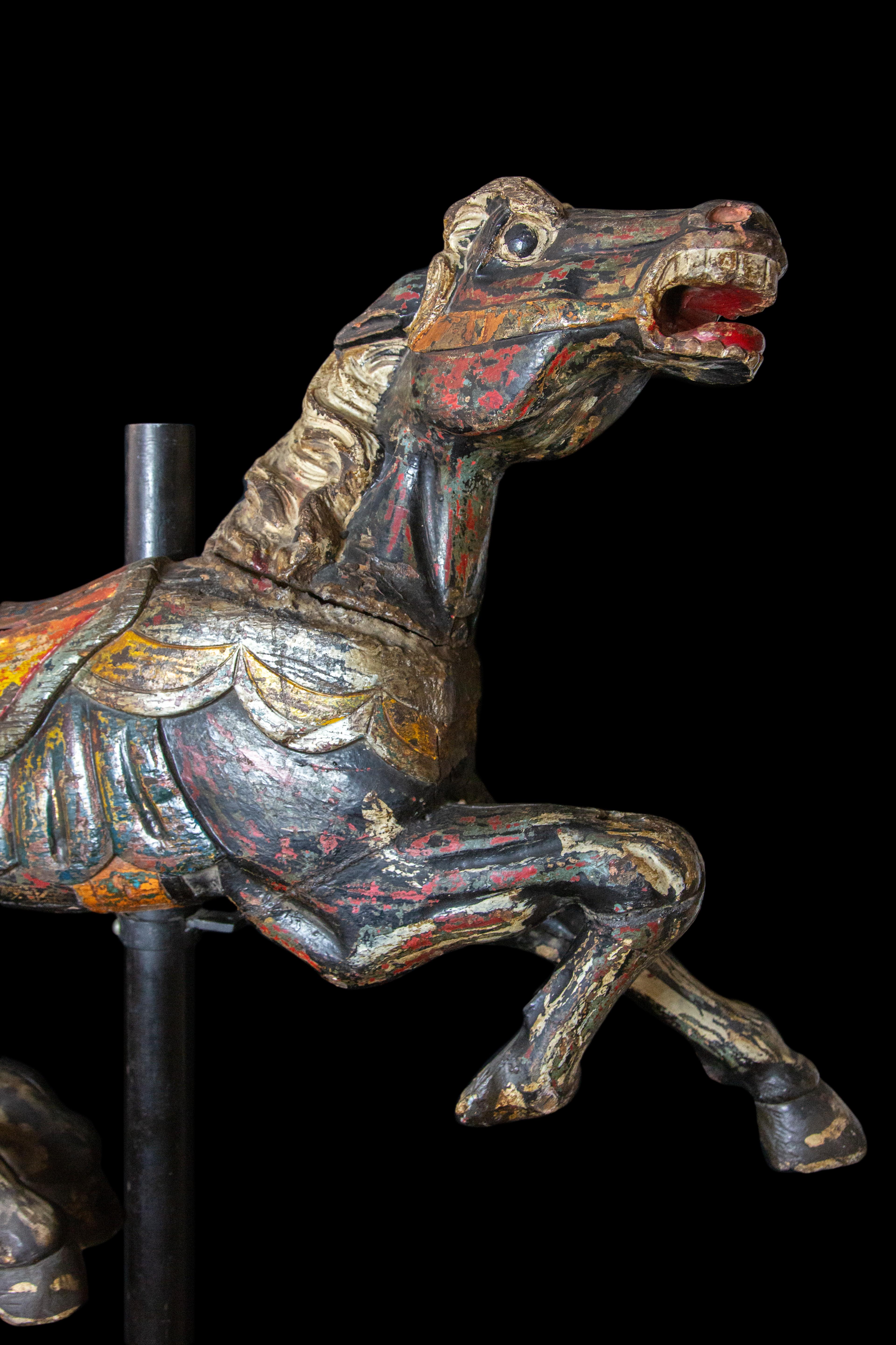 Artisanat Americana Folk-Art Carousel Horse en Wood Carved and Paint Decorated en vente
