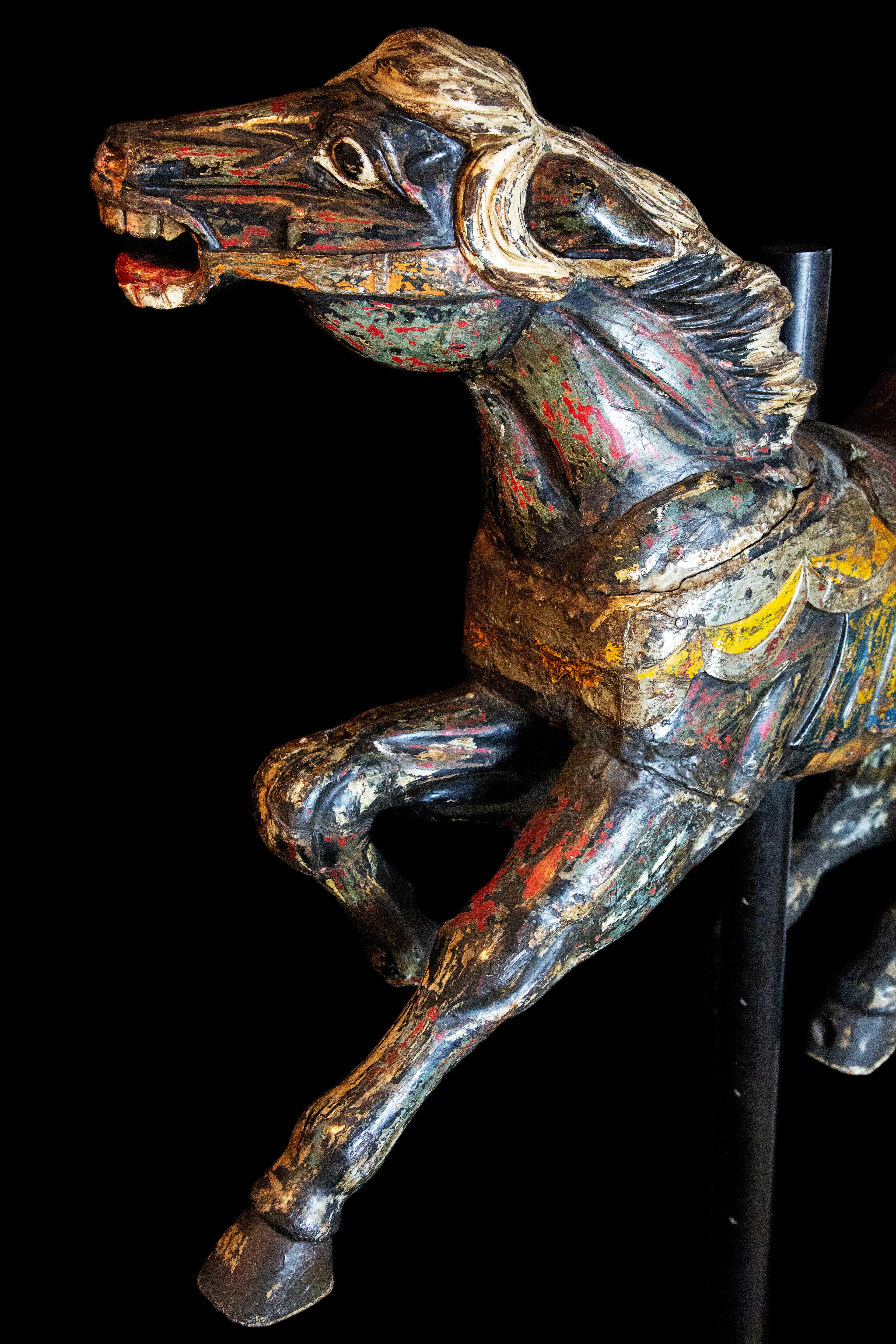 Bois Americana Folk-Art Carousel Horse en Wood Carved and Paint Decorated en vente