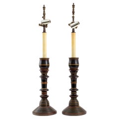 Paire de lampes de table en bois tourné peint Americana
