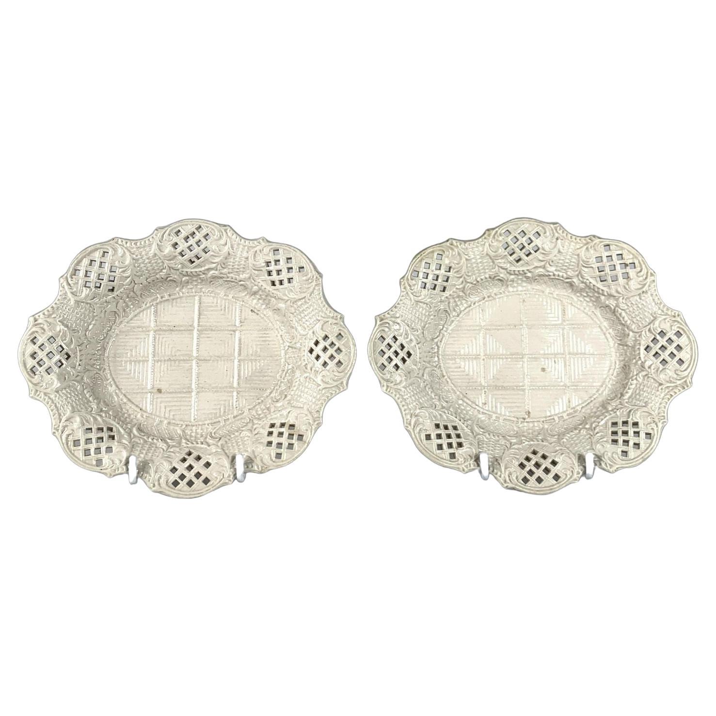 Americana Pair Antique English White Salt Glazed Stoneware Dishes 18th Century For Sale