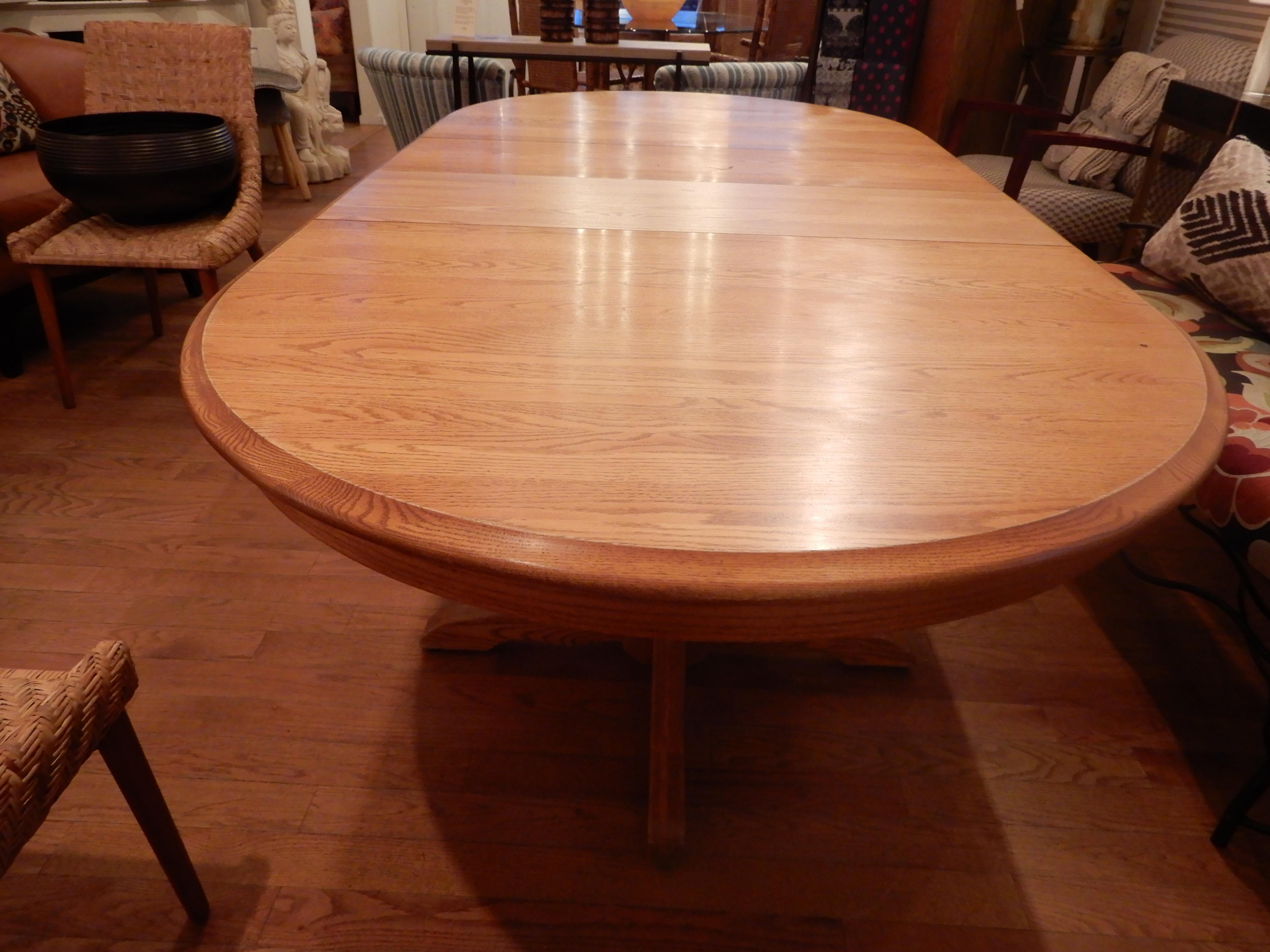 Americana Solid White Oak Dining Room Table In Excellent Condition In Bellport, NY