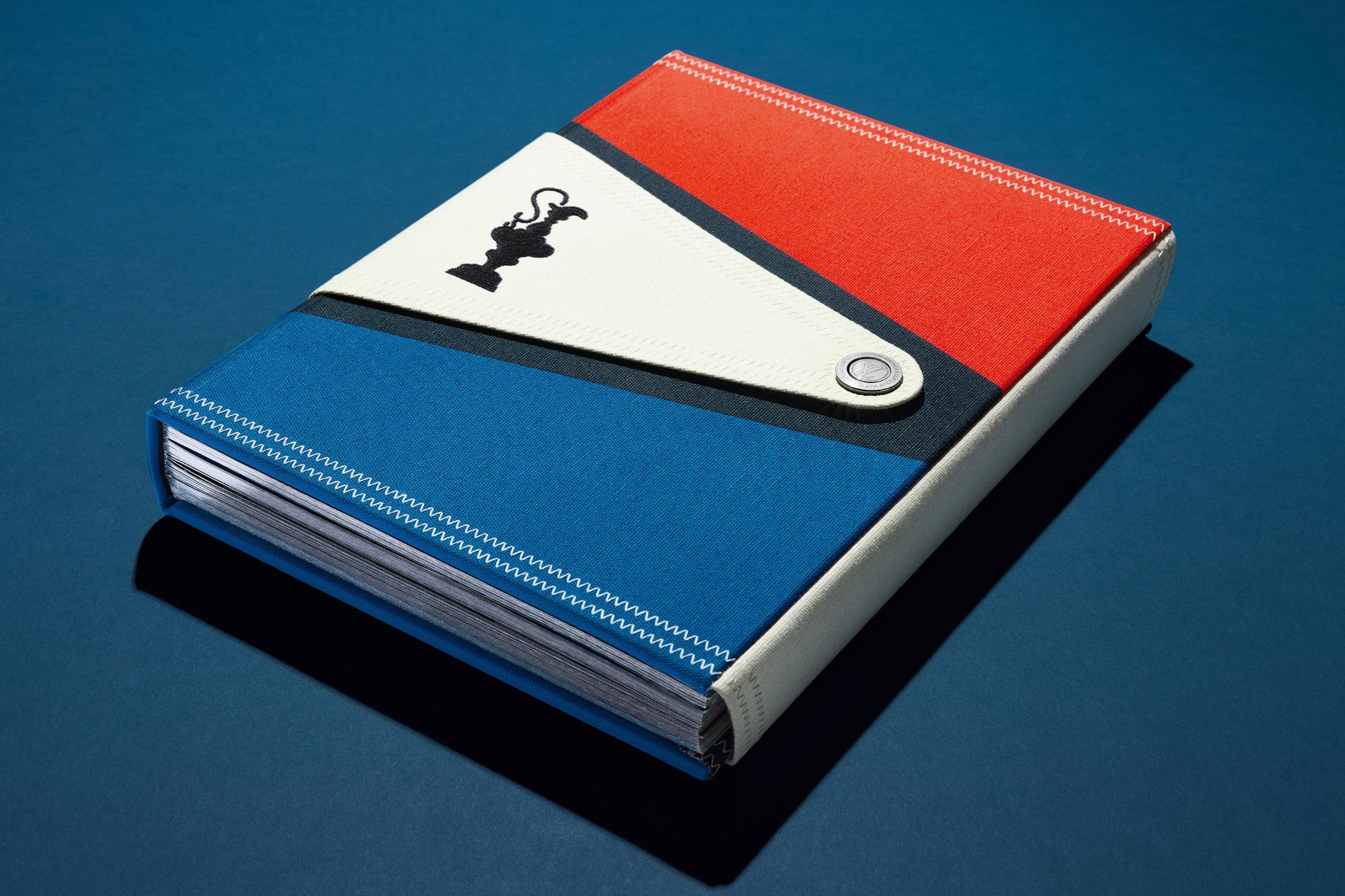 Italiano America's Cup. Libro rilegato, in edizione limitata, disegnato da Marc Newson in vendita
