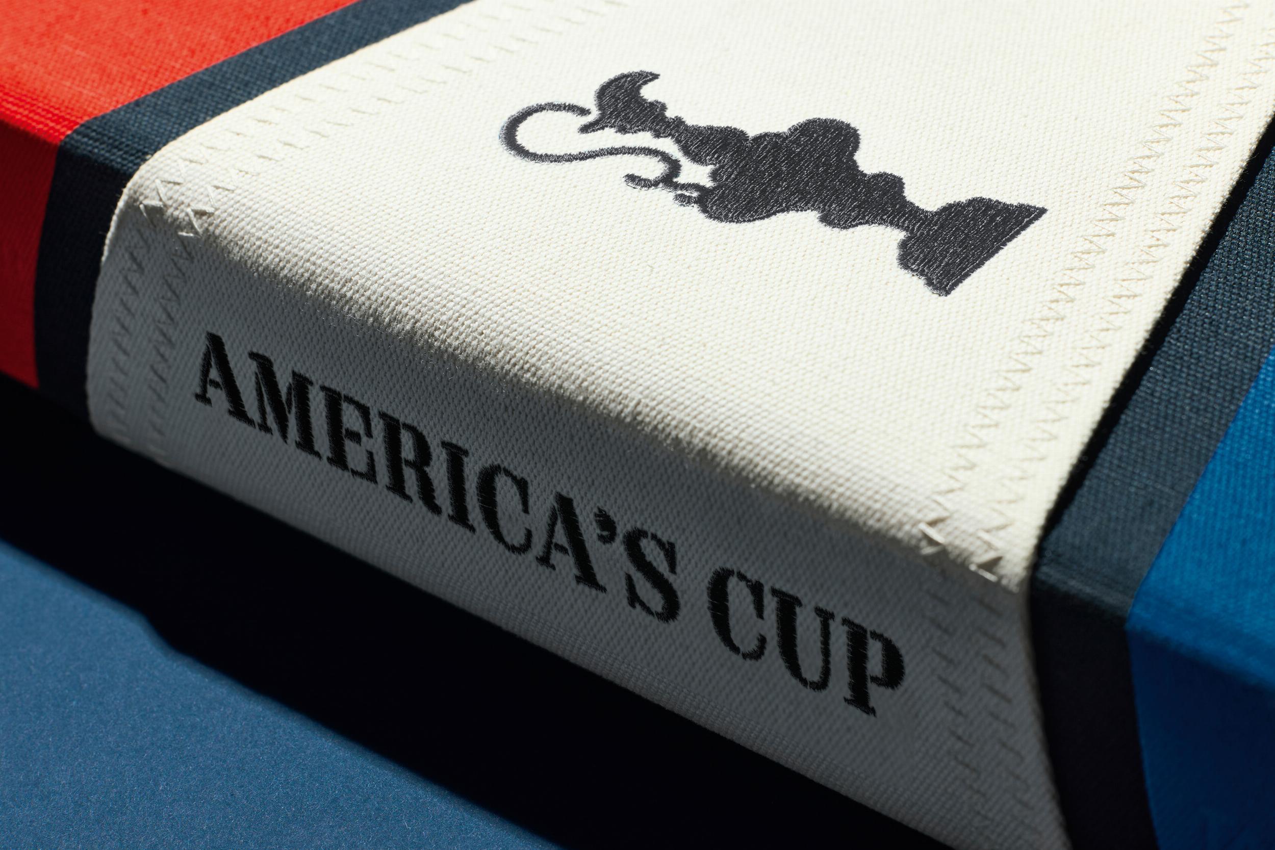 America's Cup. Libro rilegato, in edizione limitata, disegnato da Marc Newson In condizioni Nuovo in vendita a Los Angeles, CA