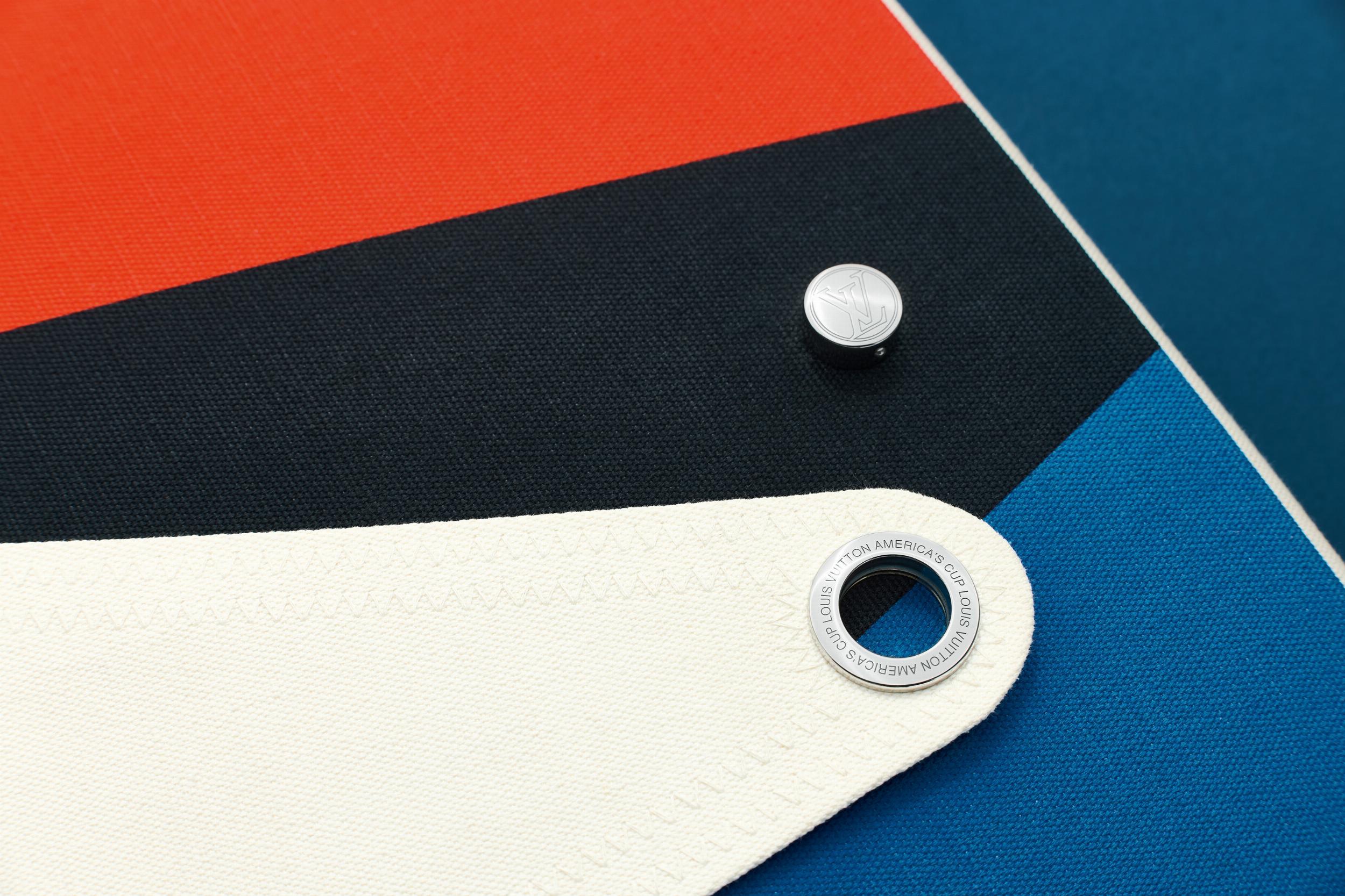 XXI secolo e contemporaneo America's Cup. Libro rilegato, in edizione limitata, disegnato da Marc Newson in vendita