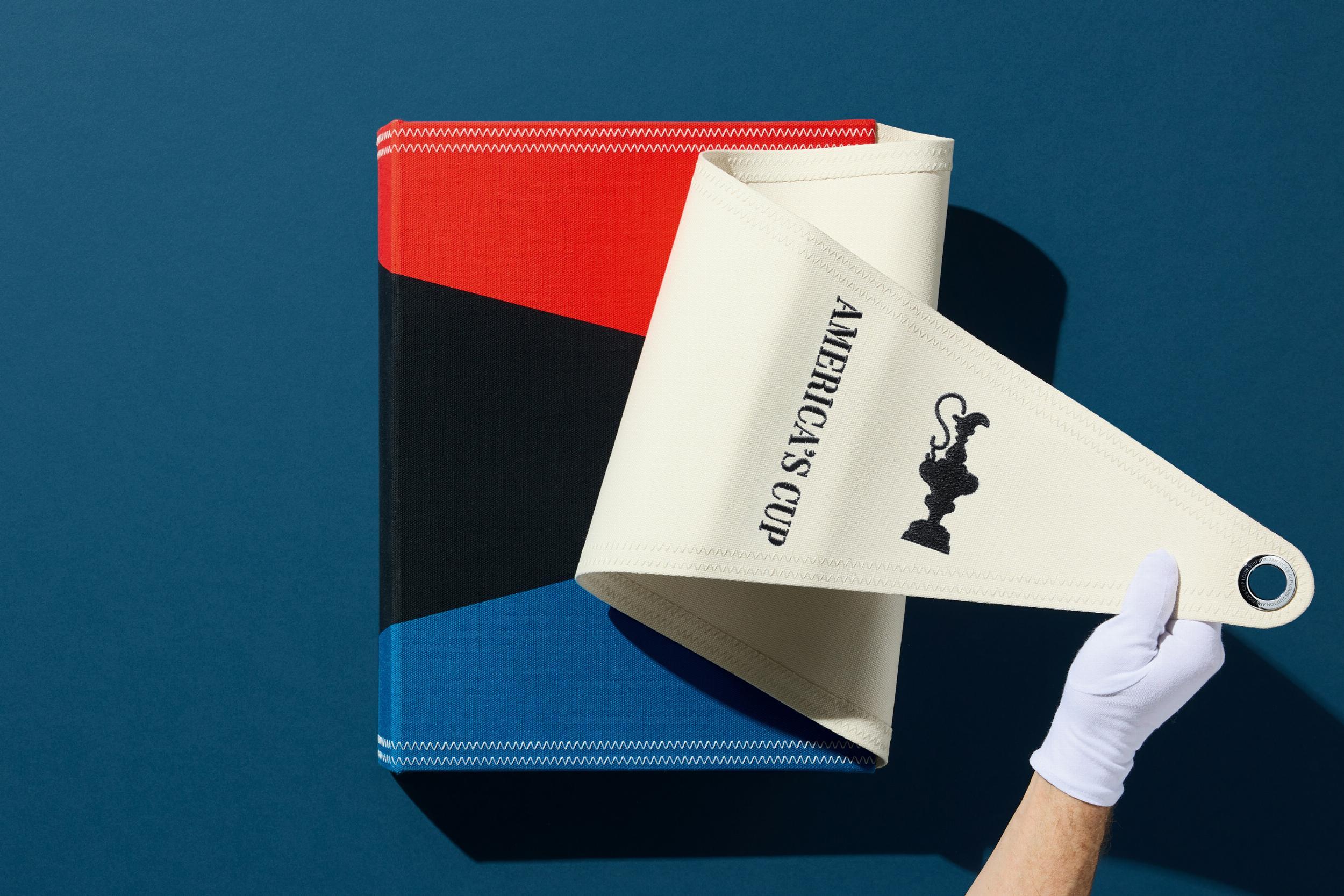 Metallo America's Cup. Libro rilegato, in edizione limitata, disegnato da Marc Newson in vendita