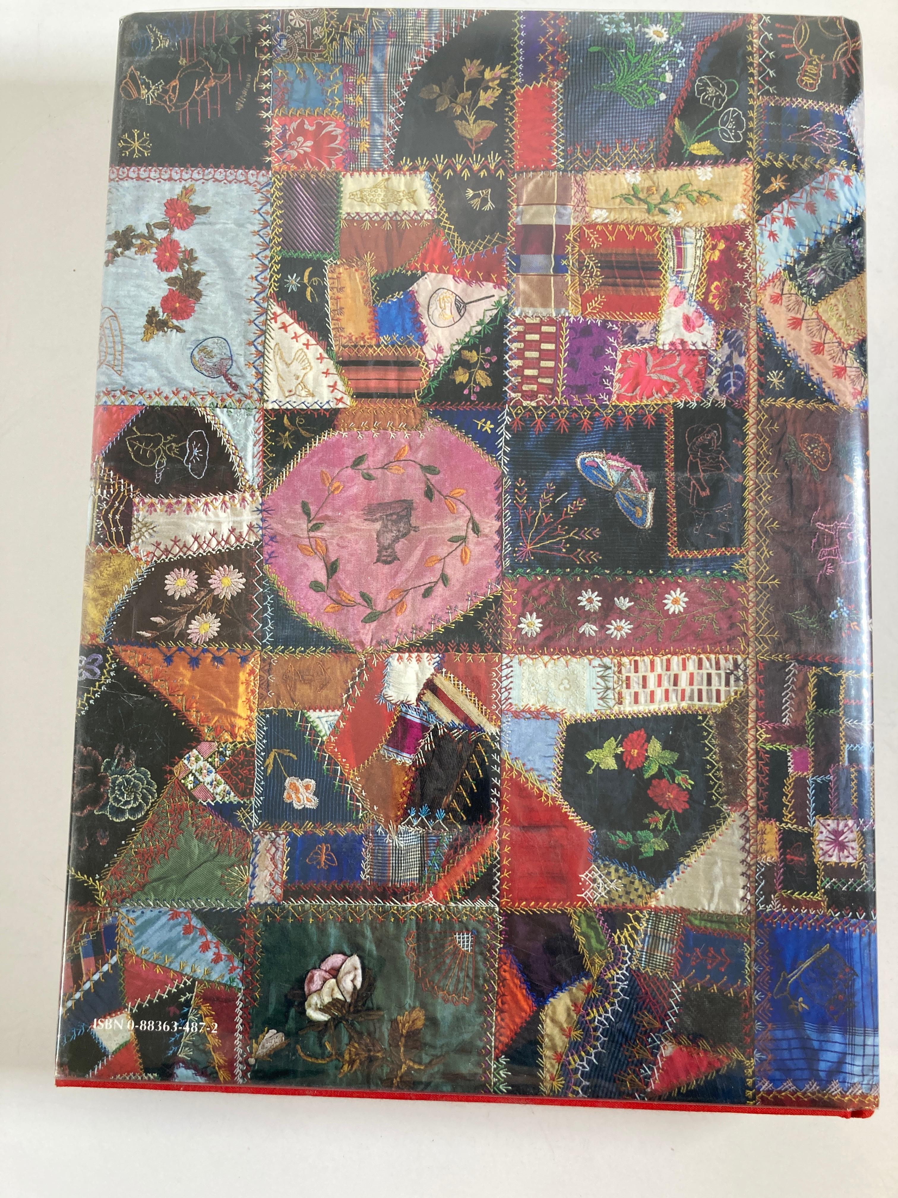 Arts and Crafts Livre à couverture rigide « America's Glorious Quilts » de Dennis Duke en vente