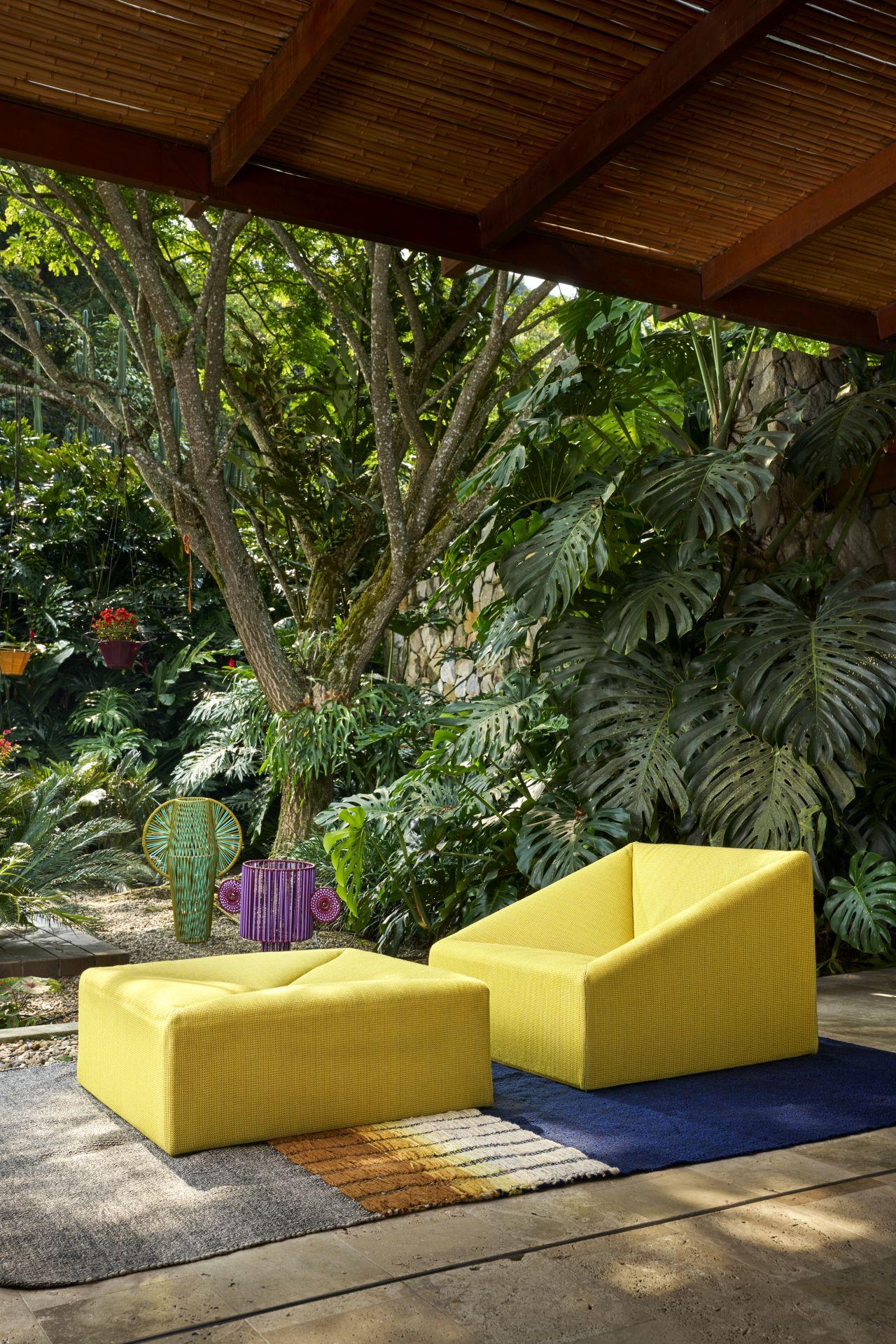 Ames Indoor or Outdoor Coco Seater Lounge by MUT Design In New Condition For Sale In New York, NY