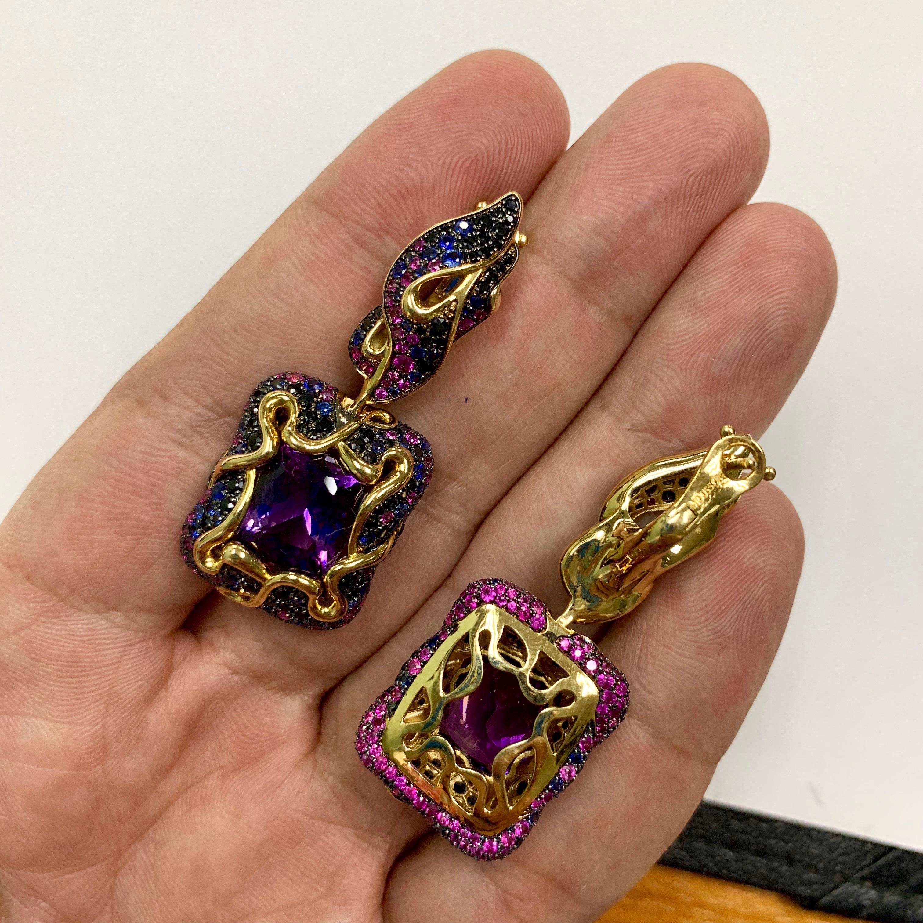 Amethyst 10.14 Carat Pink Blue Black Sapphire 18 Karat Yellow Gold Earrings In New Condition For Sale In Bangkok, TH