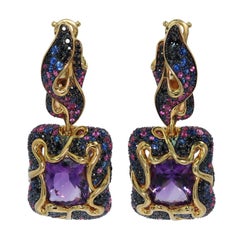 18 Karat Gelbgold-Ohrringe mit Amethyst 10,14 Karat rosa, blauer und schwarzer Saphir